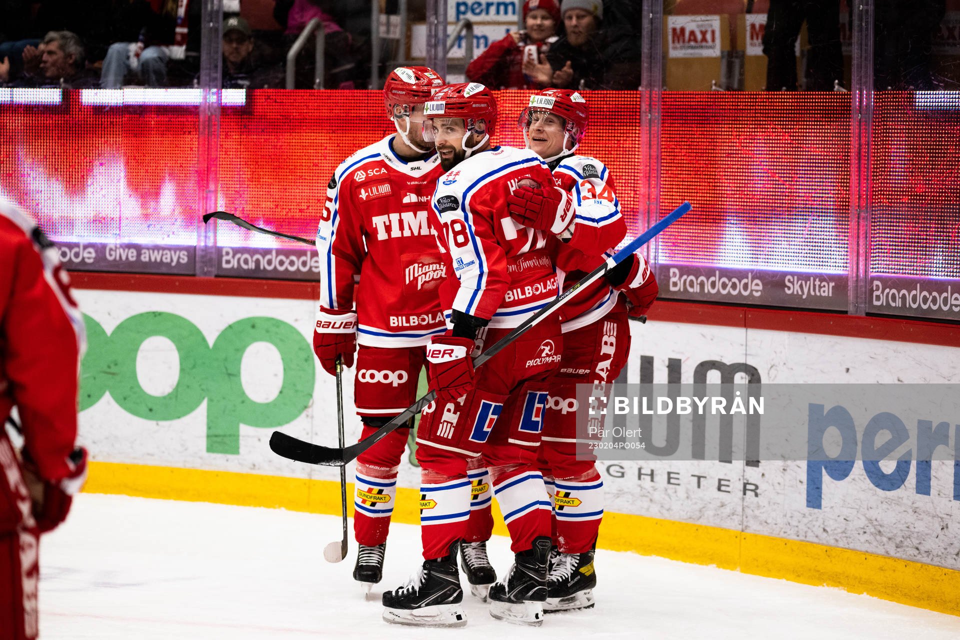 Timrås Olli Palola jublar