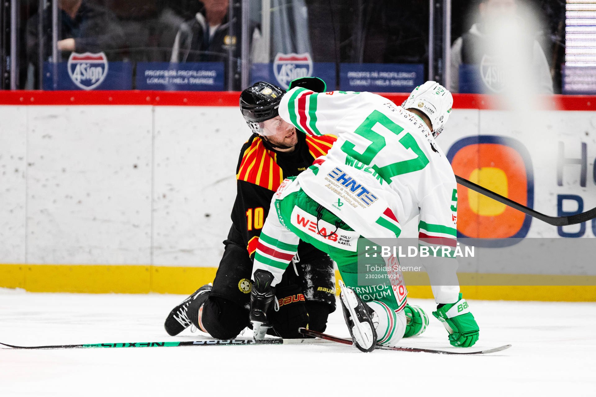 Brynäs Johan Larsson och Rögles Vojtech Mozik
