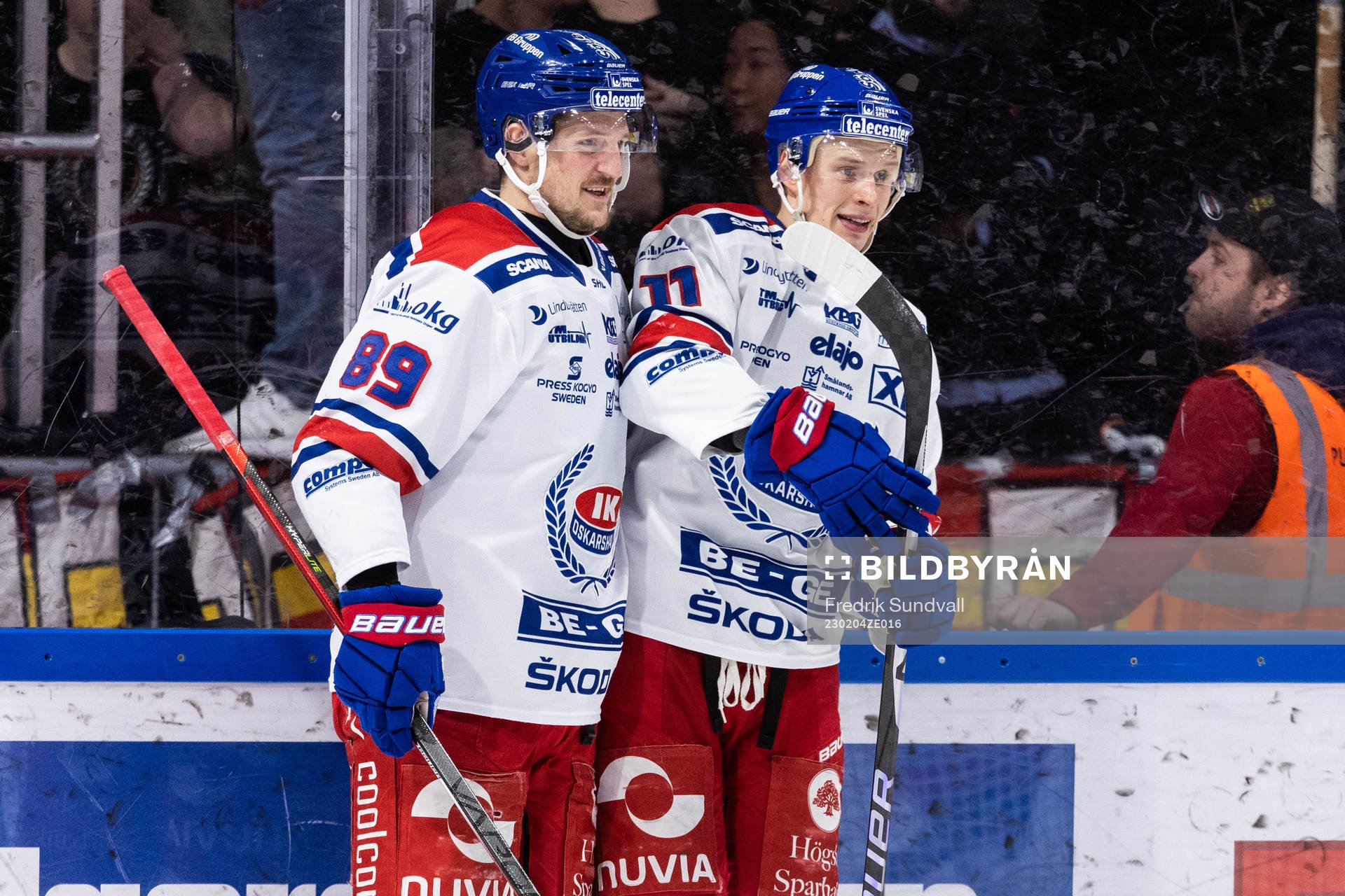 Oskarshamns Patrik Karlkvist och Antti Suomela jublar