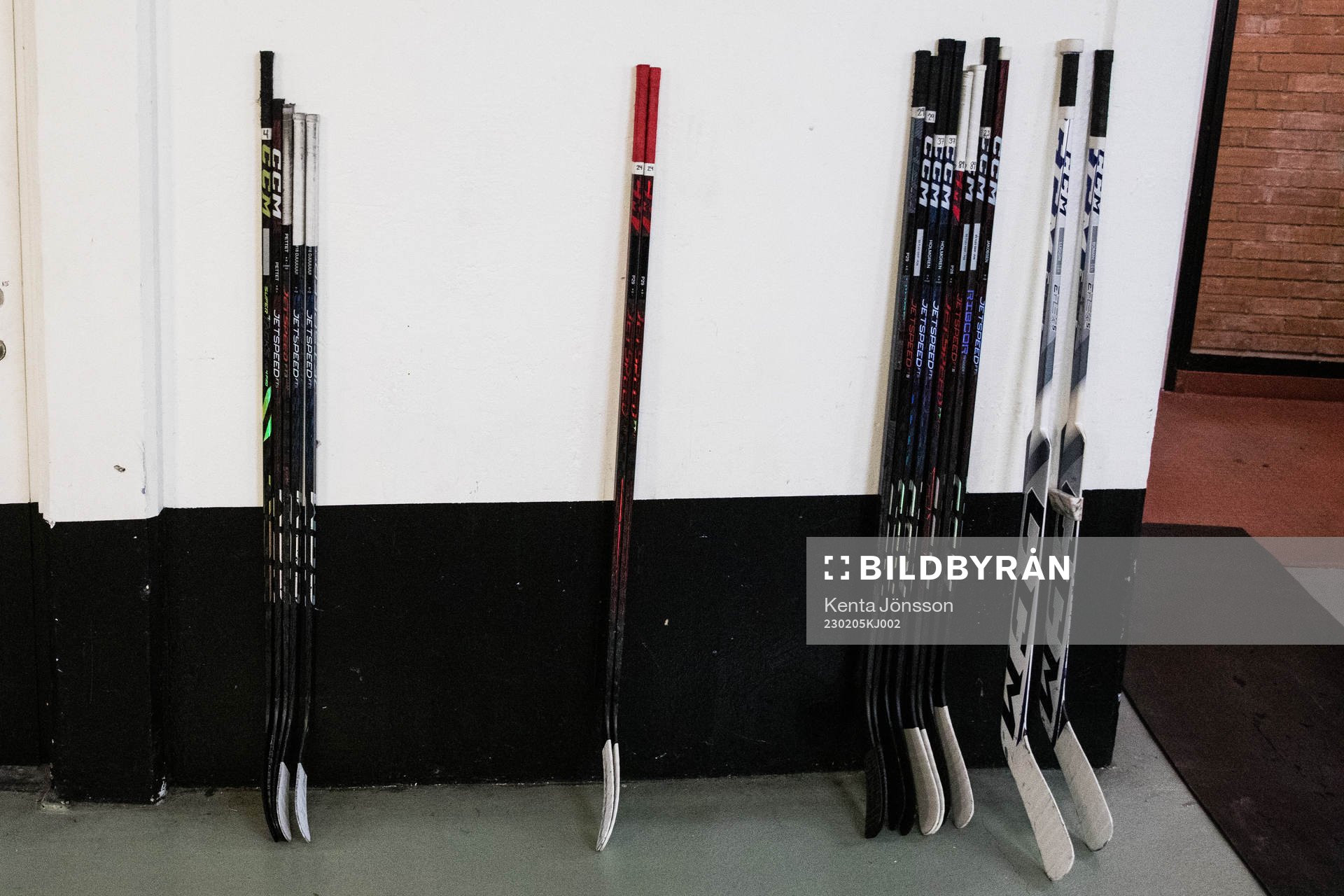 Ishockeyklubbor i spelargången på Hovet