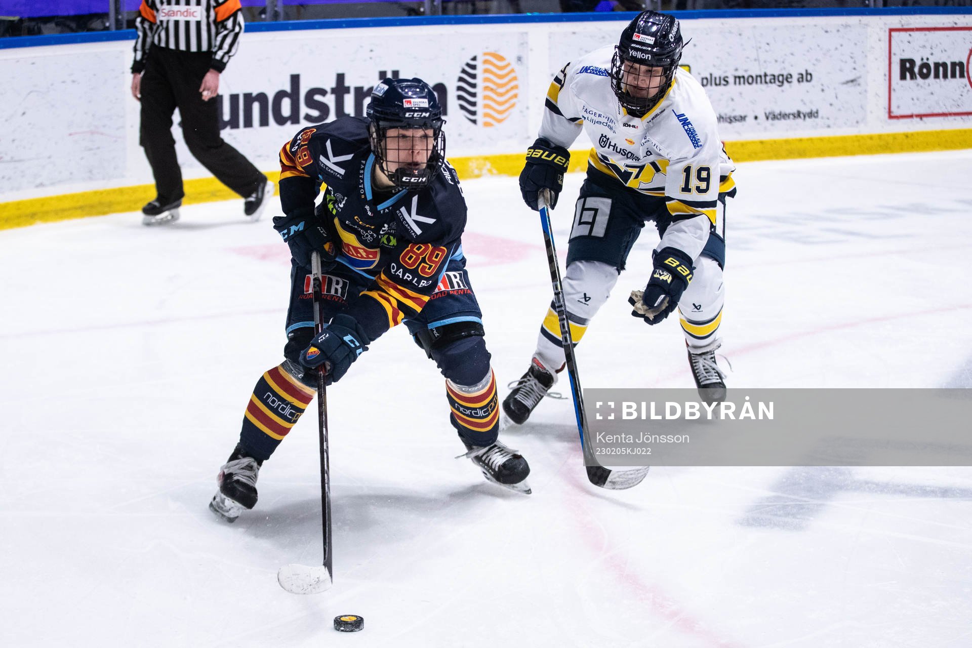 Djurgårdens Nicole Hall och HV71s Klara Seroiszkova