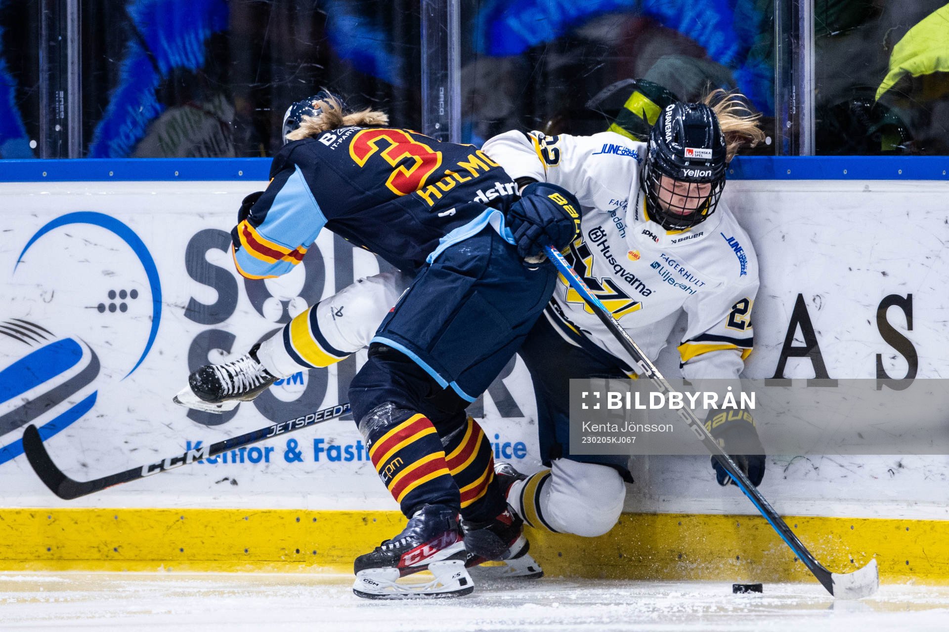 Djurgårdens Josefine Holmgren och HV71s Suvi Käyhkö