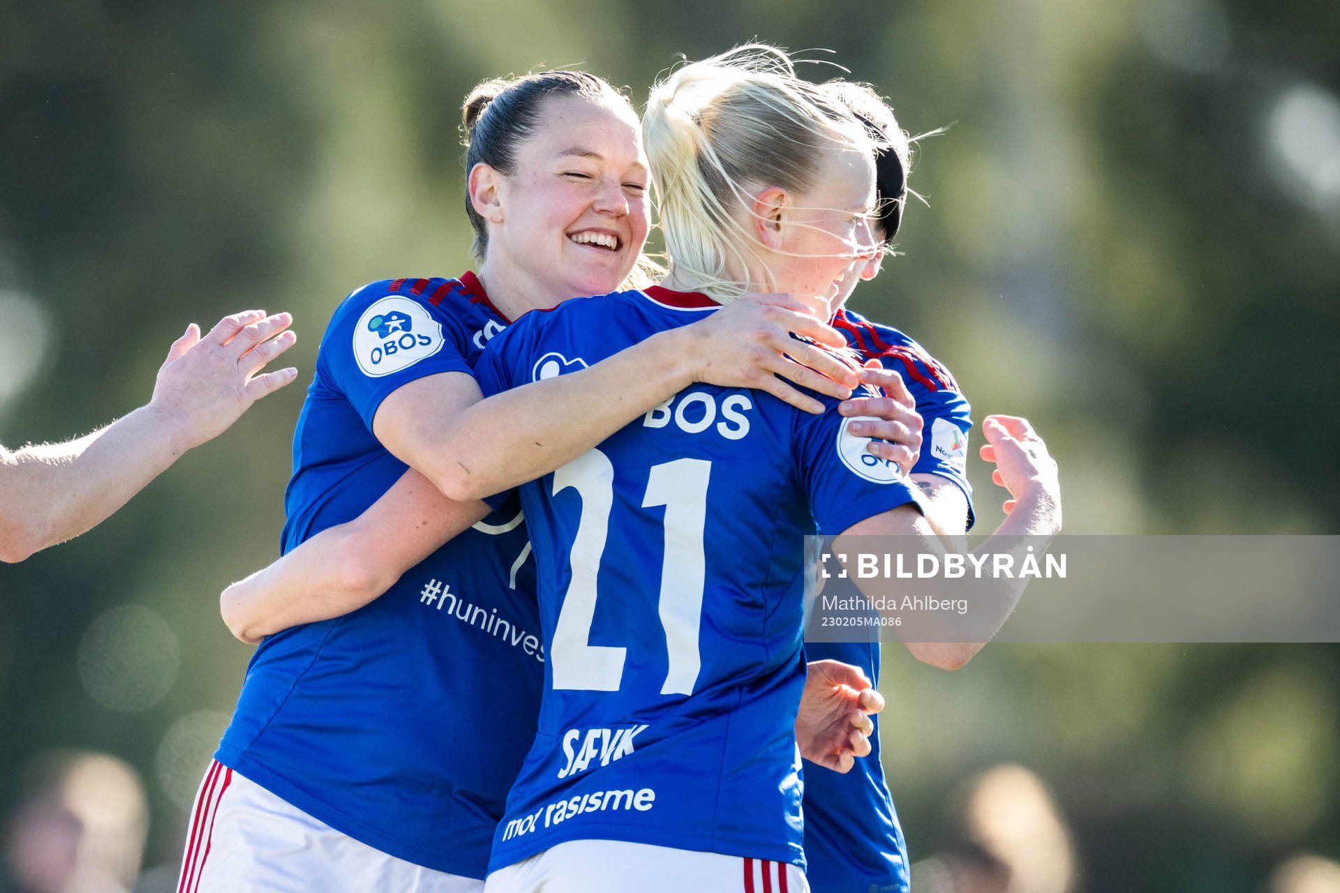 Karina Saevik of Vålerenga celebrates with Stine