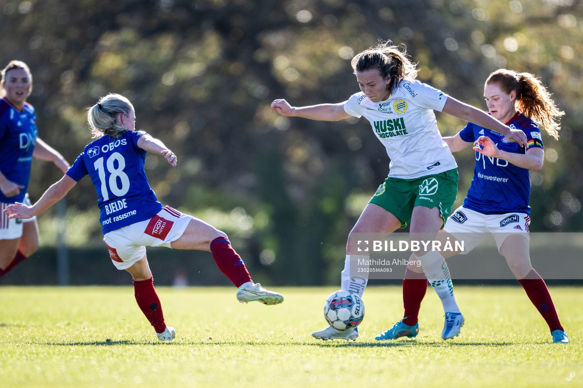 Sara Kanutte Fornes of Hammarby against Thea Bjelde and