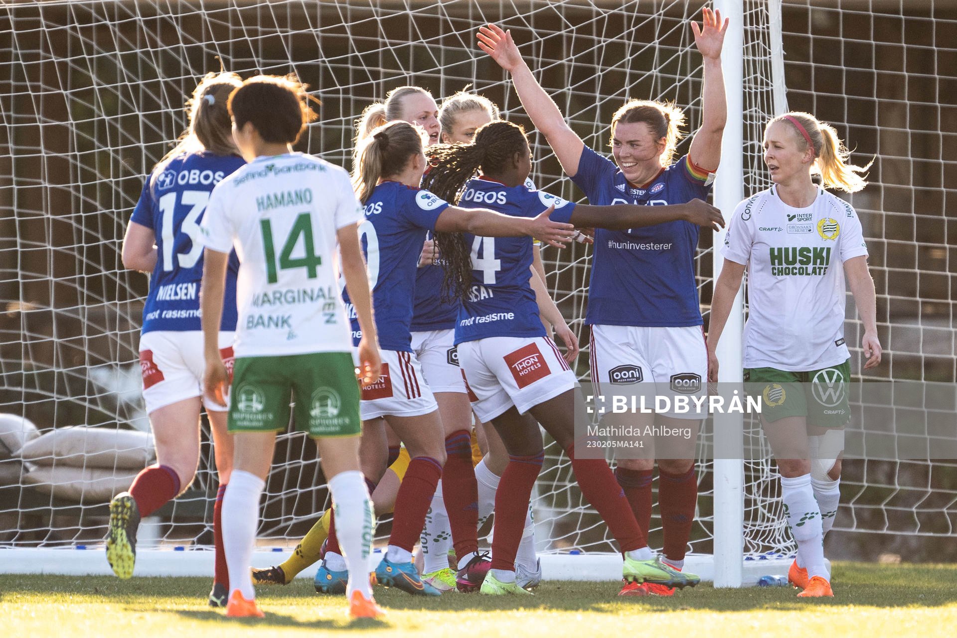 Stine Ballisager Pedersen of Vålerenga celebrate scoring