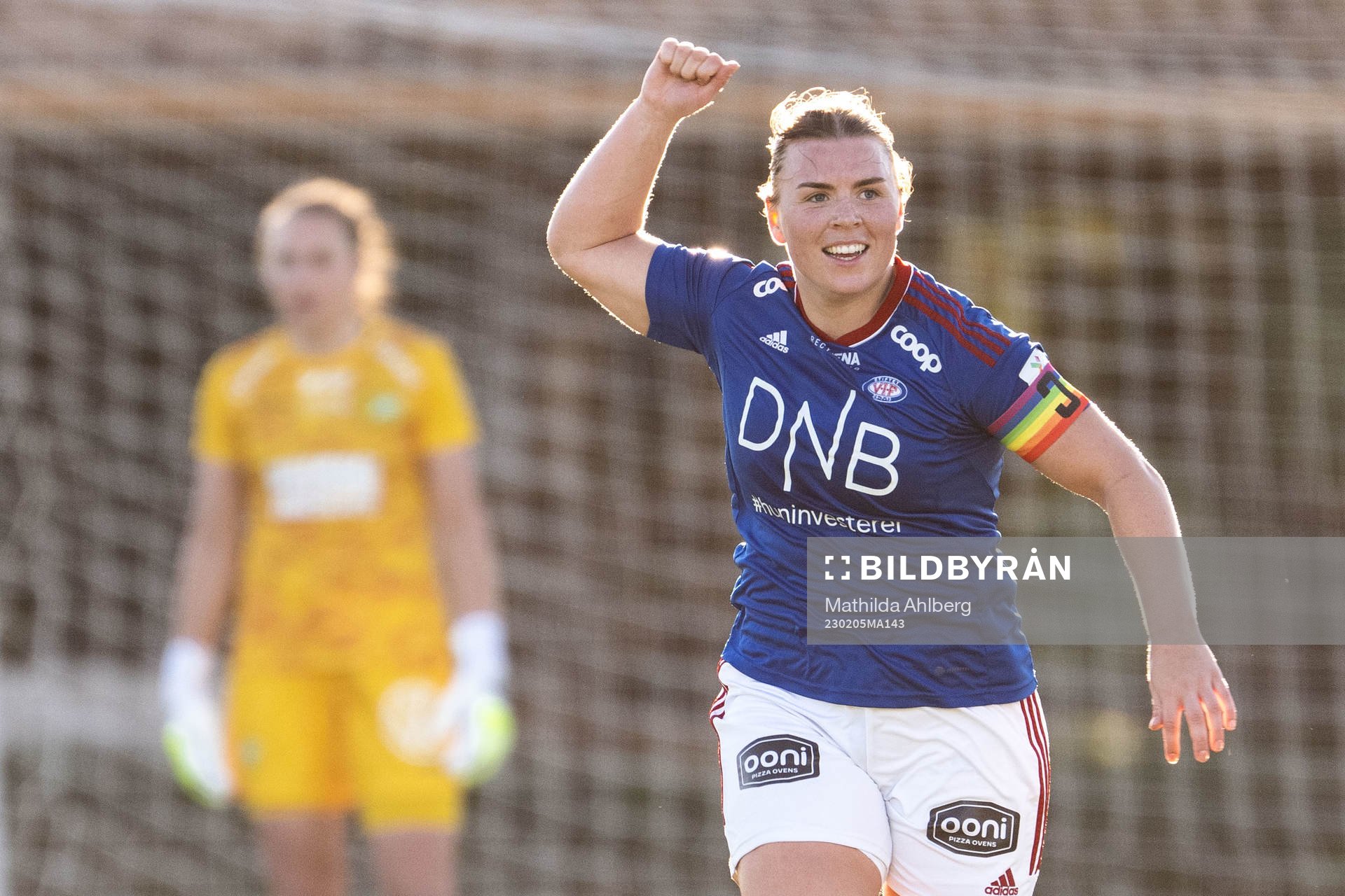 Stine Ballisager Pedersen of Vålerenga celebrate scoring