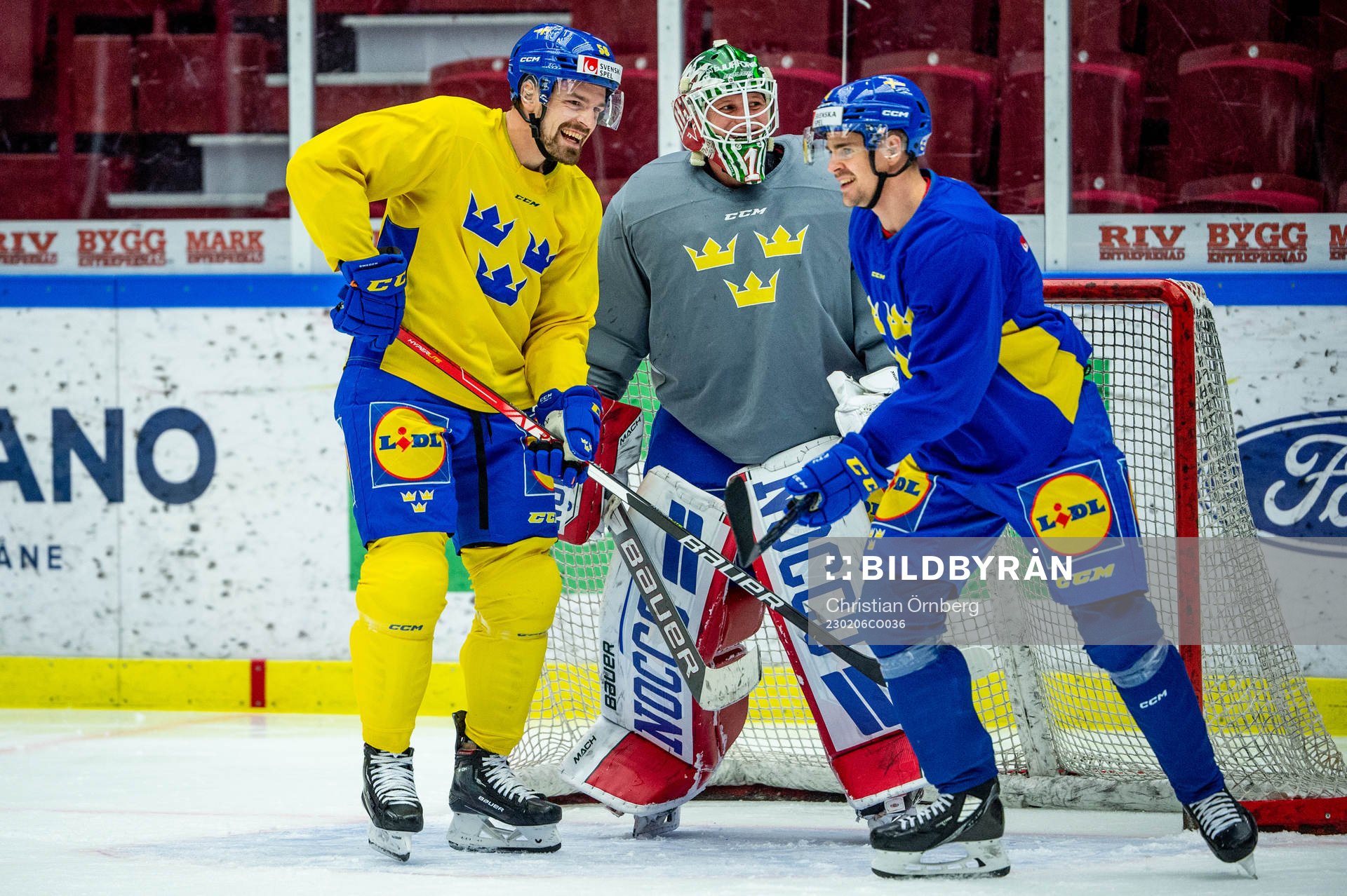 Anton Lander, goalkeeper Lars Johansson and Emil Djuse of
