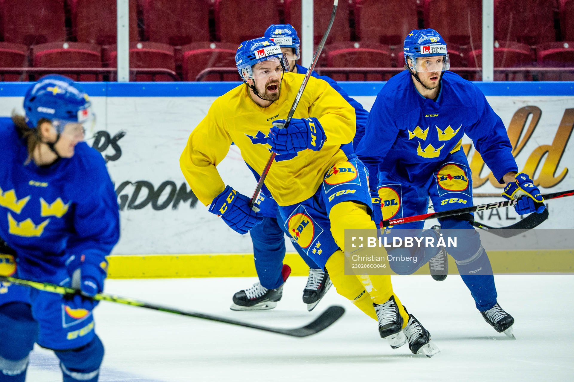 Anton Lander and Jacob de la Rose of Sweden at a practice