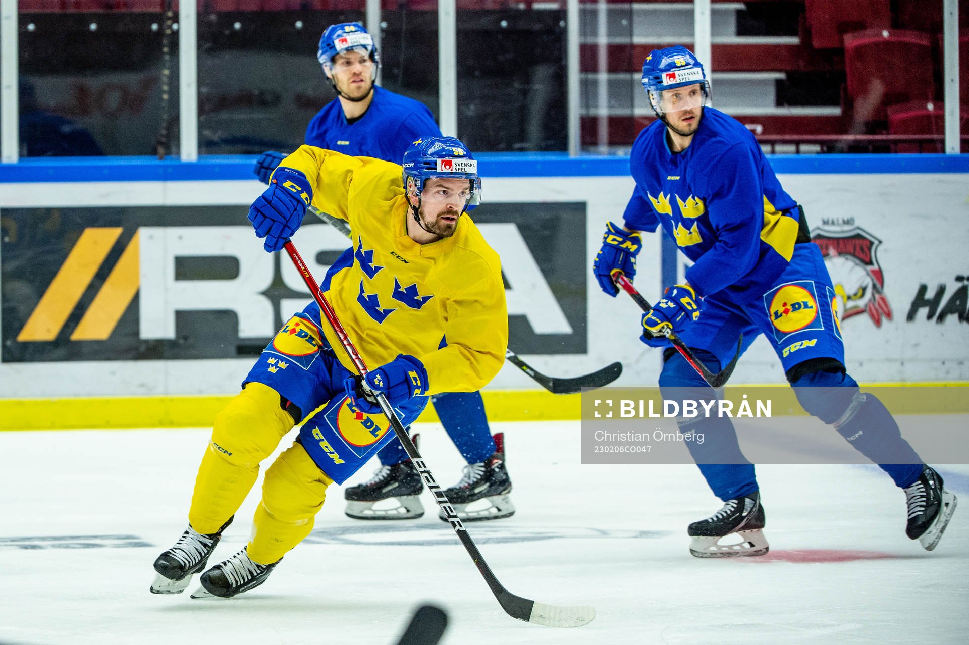 Anton Lander and Jacob de la Rose of Sweden at a practice