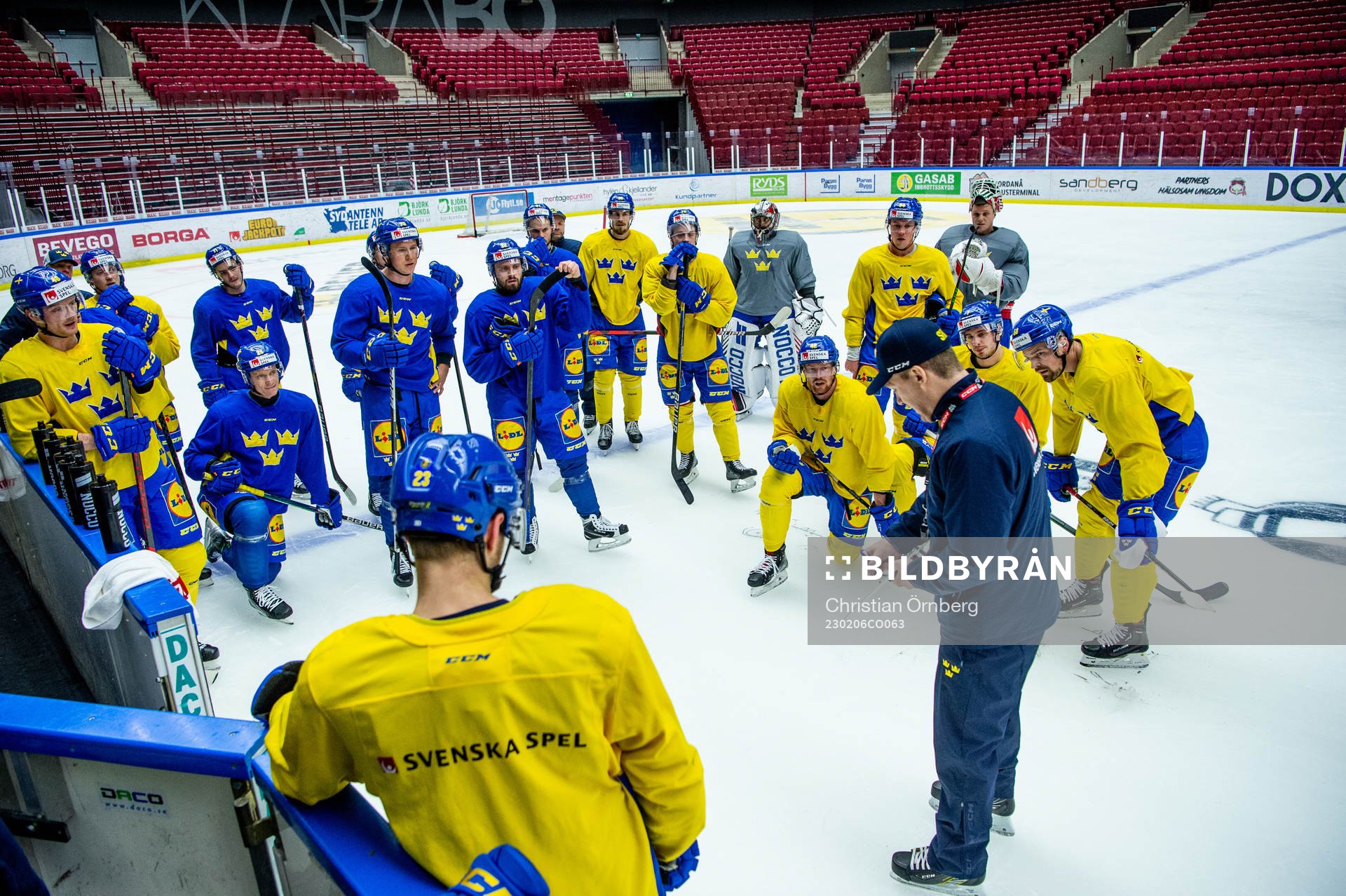 The players of Sweden at a practice session