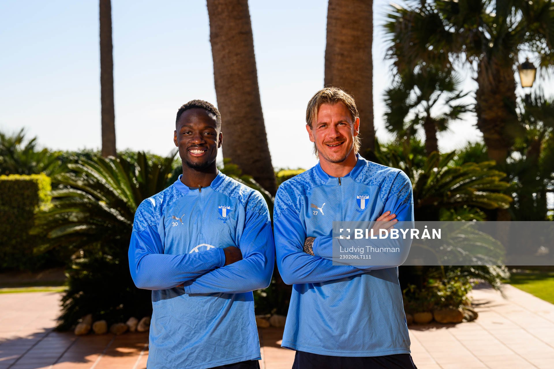 Johan Dahlin och Ismael Diawara poserar för ett porträtt under en fotografering med Malmö FF den 6 februari 2023 i Estepona.
