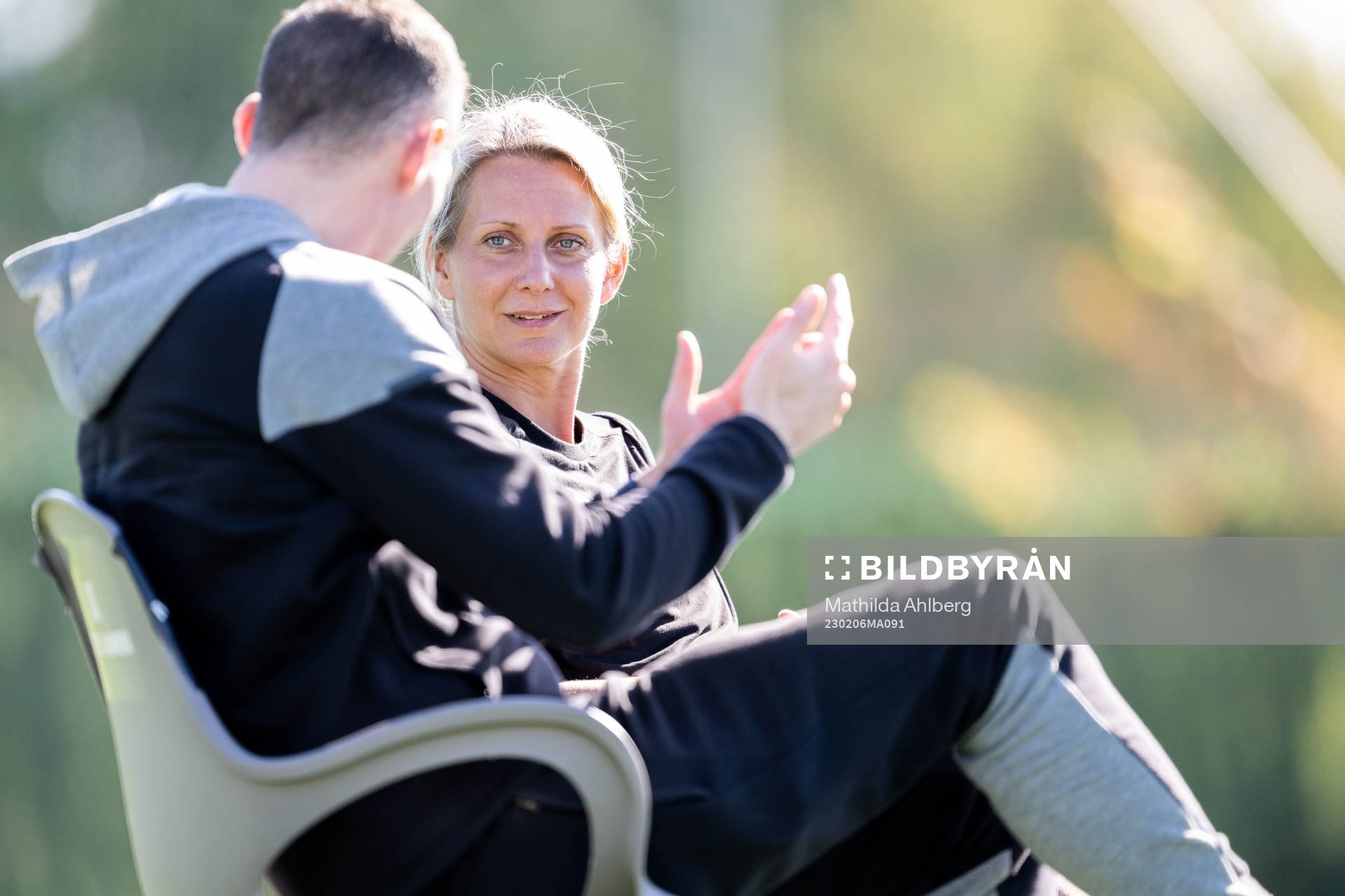 Vice klubbchef och kommunikationschef Malin Fahlén under en fotbollsträning med Häcken den 6 februari 2023 i Marbella. 
