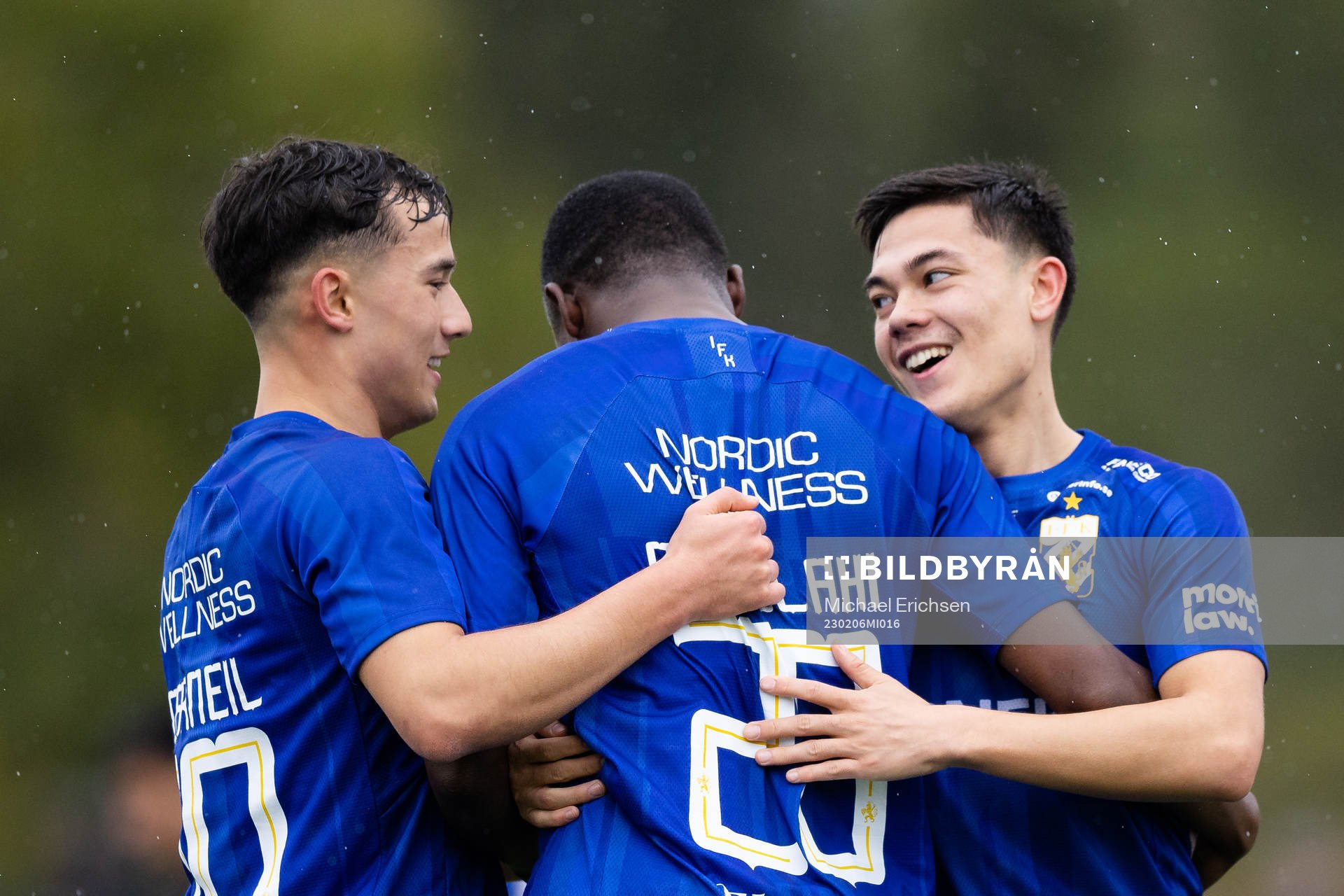 IFK Göteborgs Suleiman Abdullahi jublar ihop med Hussein