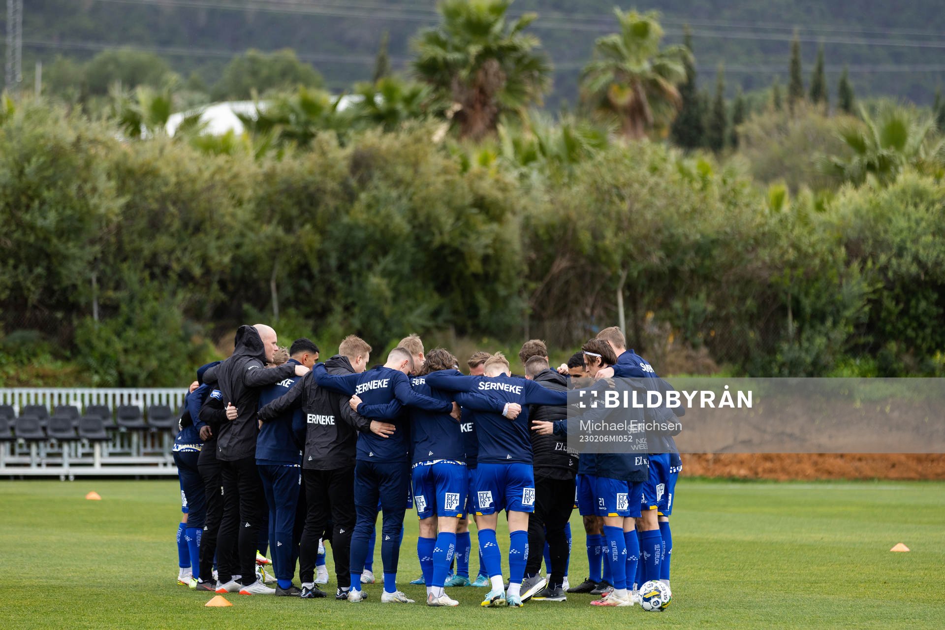 IFK Göteborgs spelare och ledare samlade innan