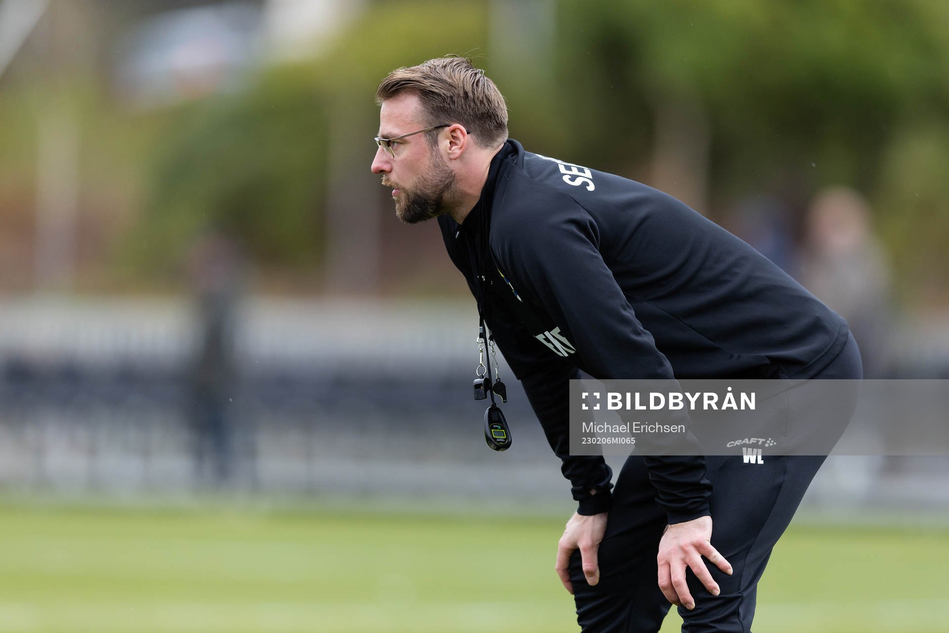 IFK Göteborgs assisterande tränare William Lundin innan träningsmatchen i fotboll mellan IFK Göteborg och Tromsö den 6 februari 2023 i Benidorm.