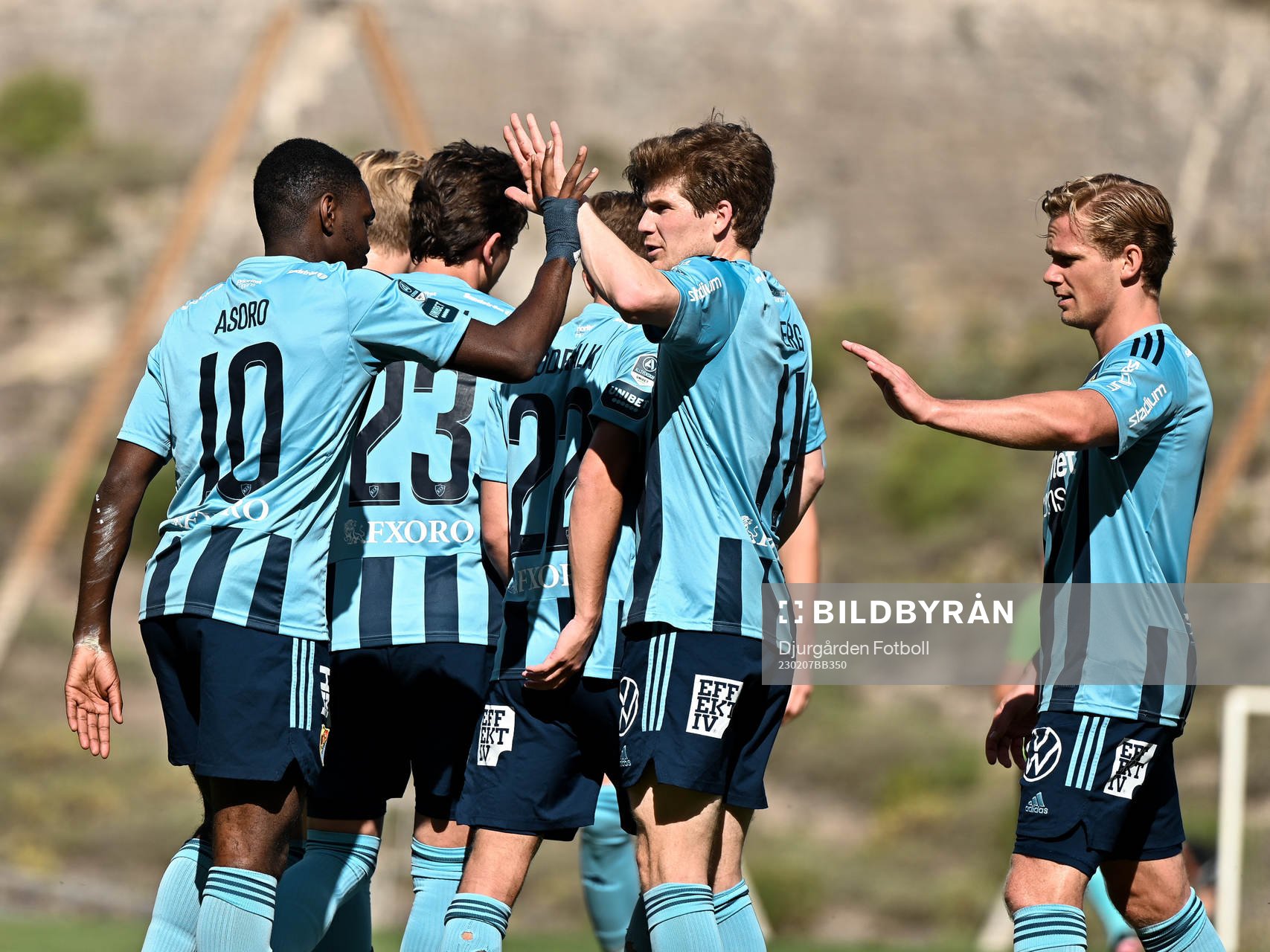 Djurgårdens Joel Asoro och Oliver Berg jublar efter ett mål under träningsmatchen i fotboll mellan Djurgården och UD Las Palmas den 7 februari 2023 i Las Palmas.