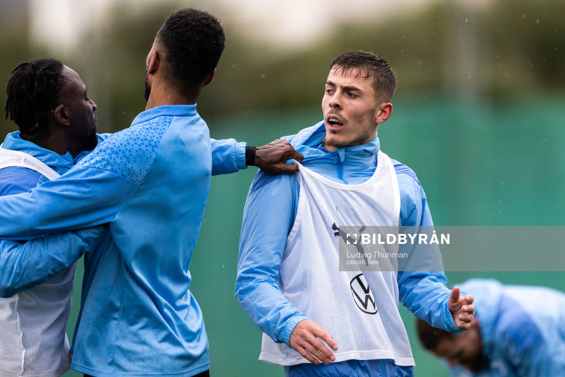 Mohamed Buya Turay och Patriot Sejdiu i dispyt