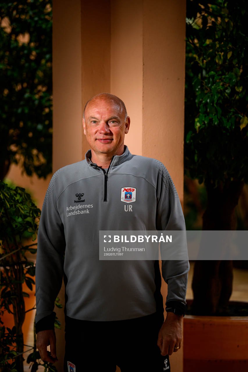 AGF Århus tränare Uwe Rösler poserar för ett porträtt under en fotografering den 7 februari 2023 i Estepona. 