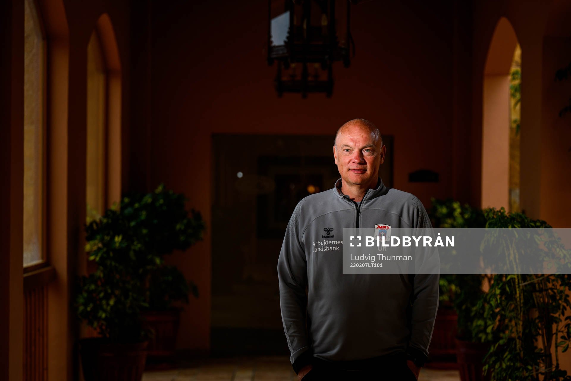 AGF Århus tränare Uwe Rösler poserar för ett porträtt under en fotografering den 7 februari 2023 i Estepona. 