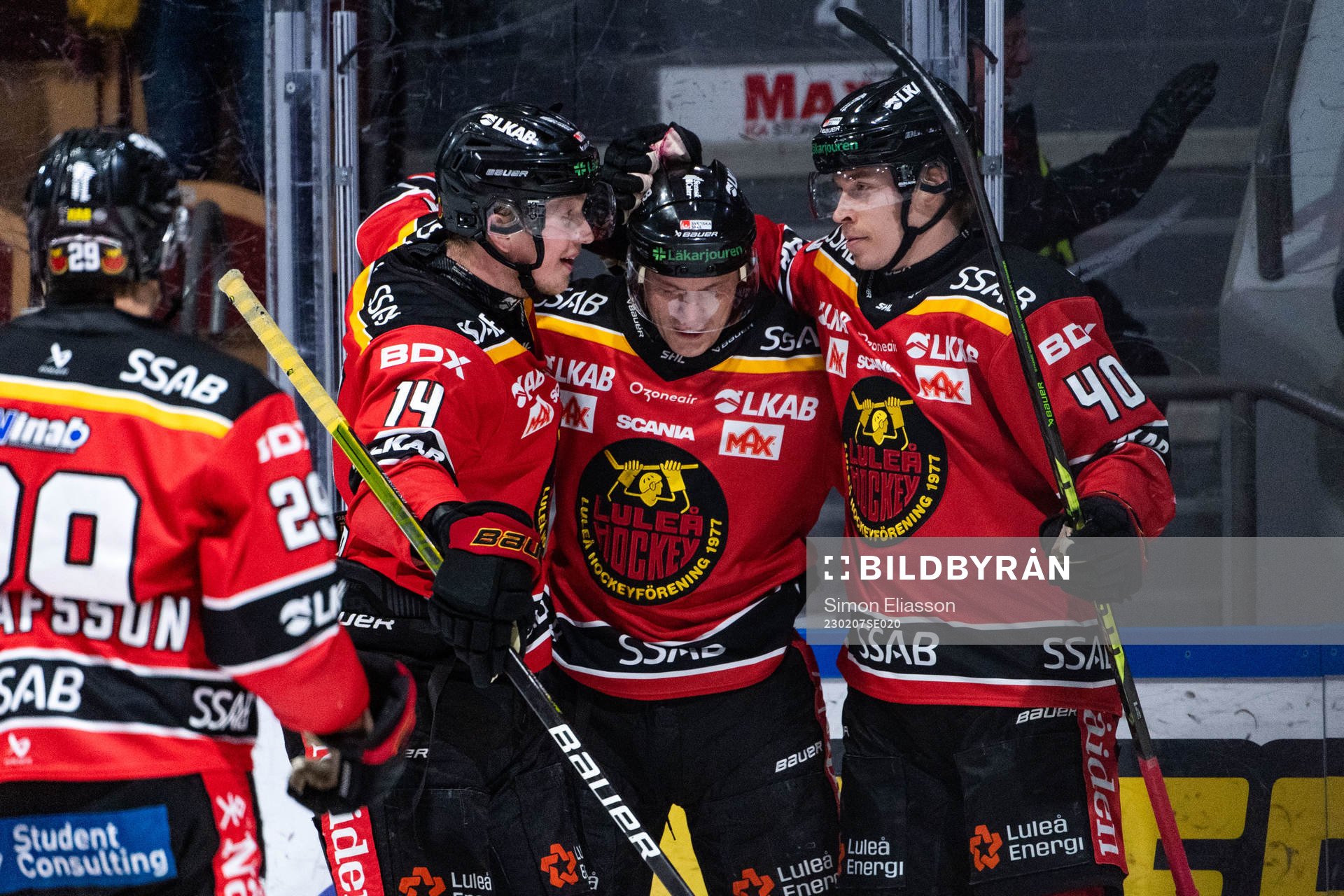 Luleås Joonas Rask jublar med Jonas Berglund och Tomi