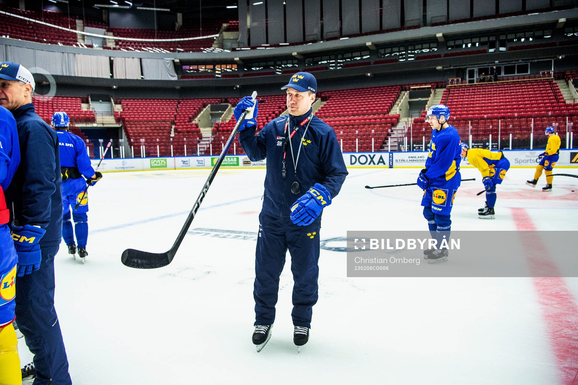 Head coach Sam Hallam of Sweden at a practice session