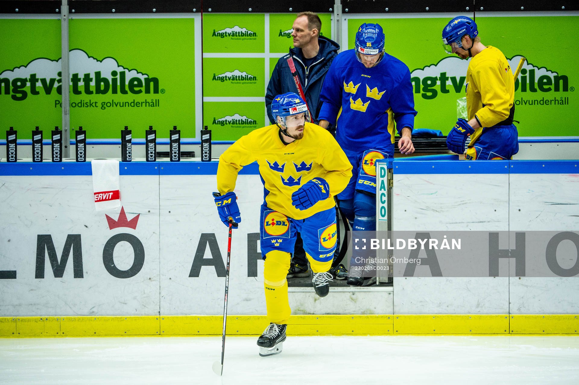 Anton Lander and Jacob de la Rose of Sweden at a practice