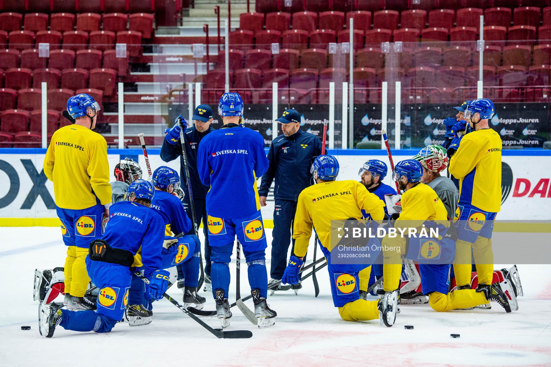 The players of Sweden at a practice session