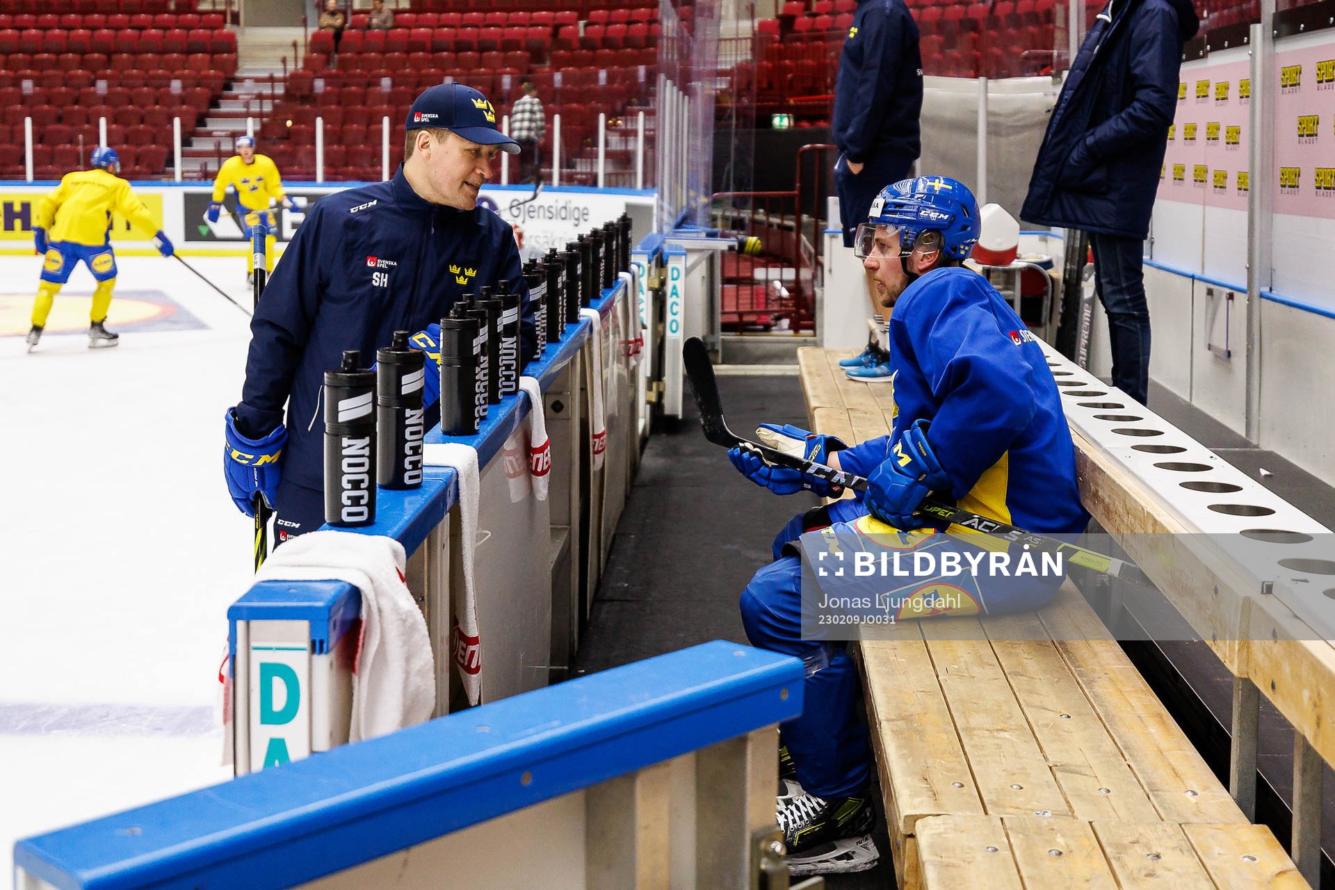 head coach Sam Hallam and Jonathan Pudas of Sweden at a