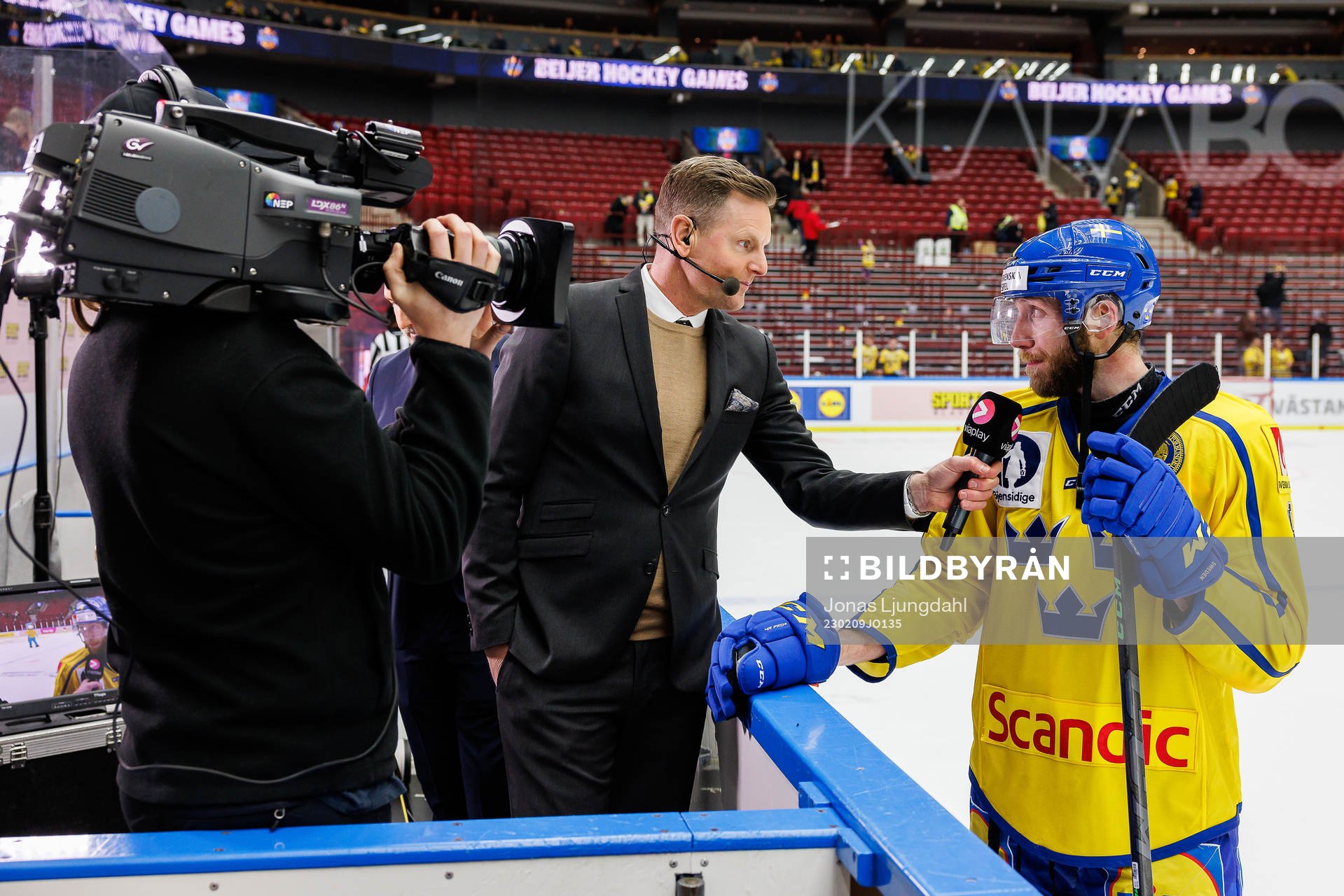 Petter Granberg is interviewed by Viaplay commentator