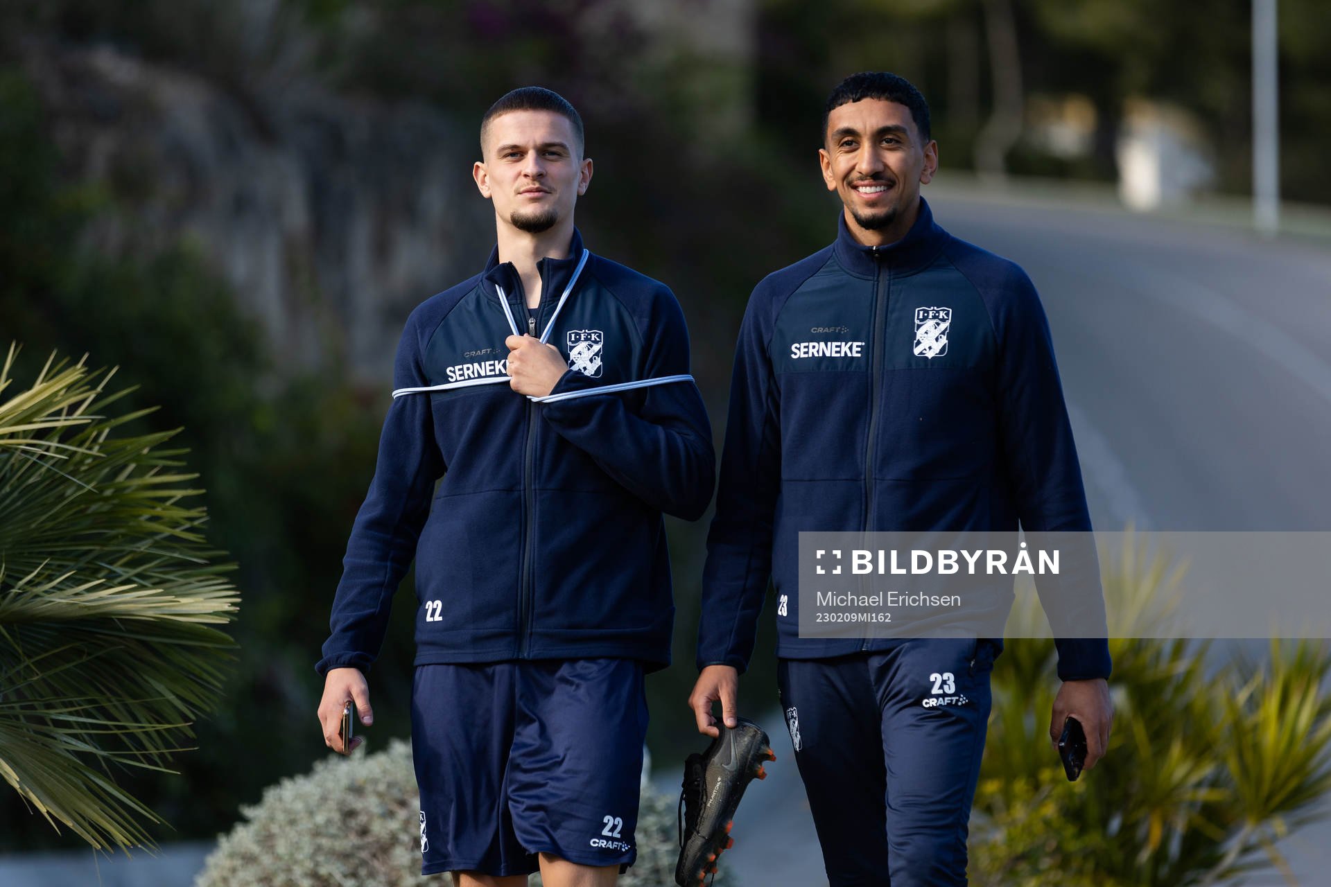 IFK Göteborgs Filip Ambroz och Amir Al Amari på väg ned