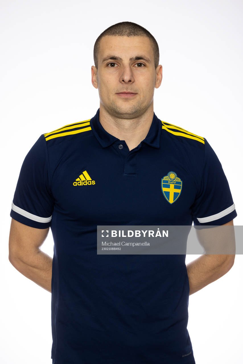 Domare Mirza Rovcanin poserar för ett porträtt den 10 februari 2023 i Stockholm. 