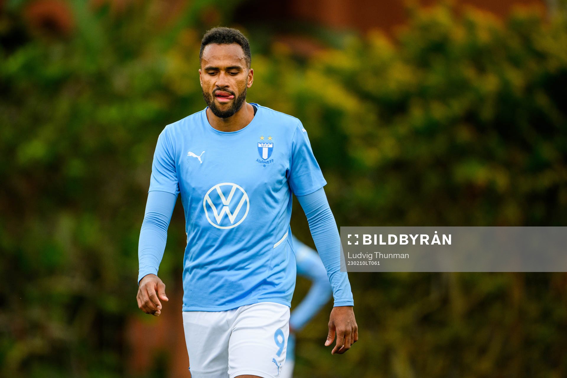 Isaac Kiese Thelin of Malmö FF looks dejected