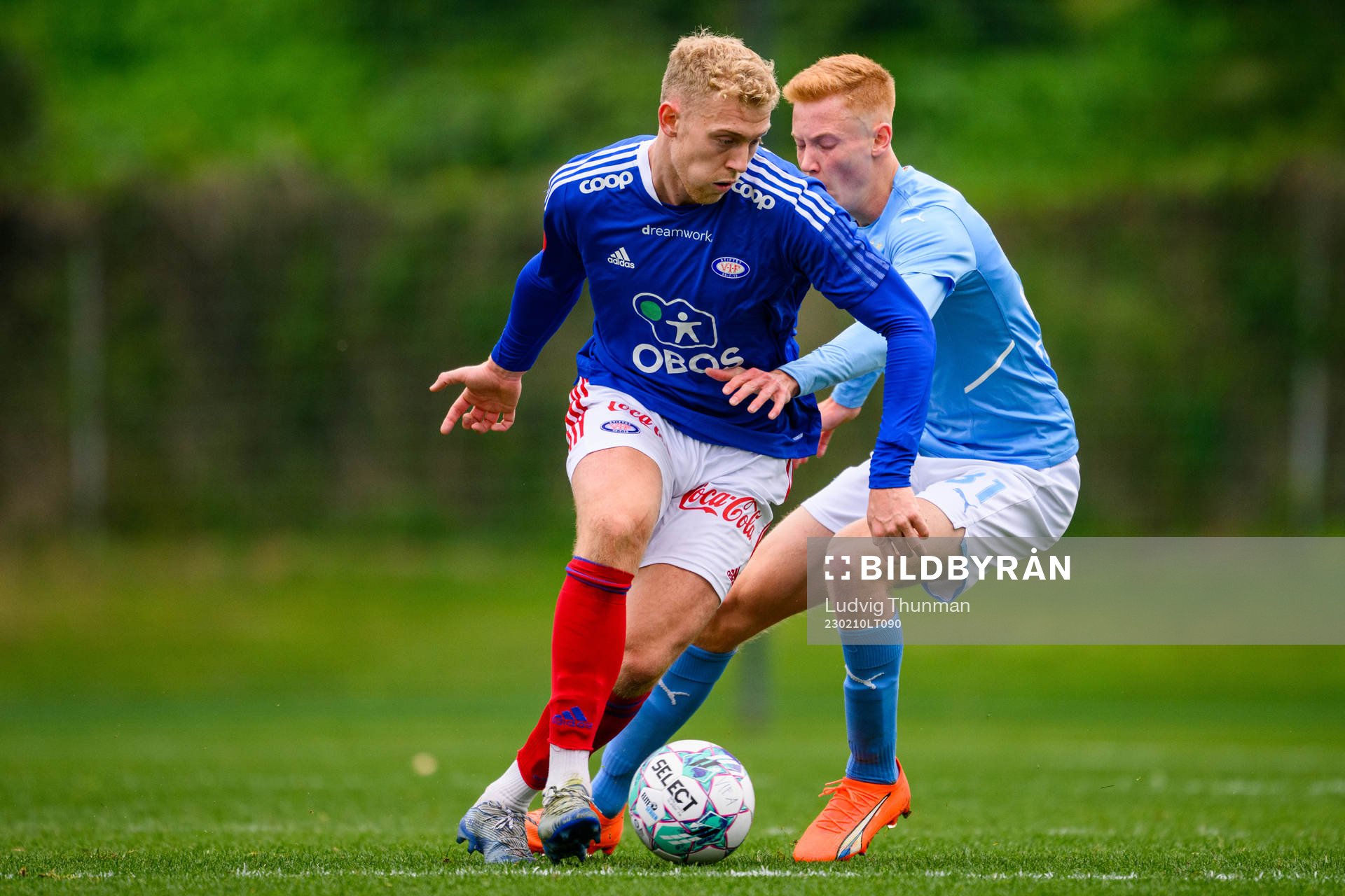Henrik Bjordal of Vålerenga and Hugo Larsson of Malmö FF