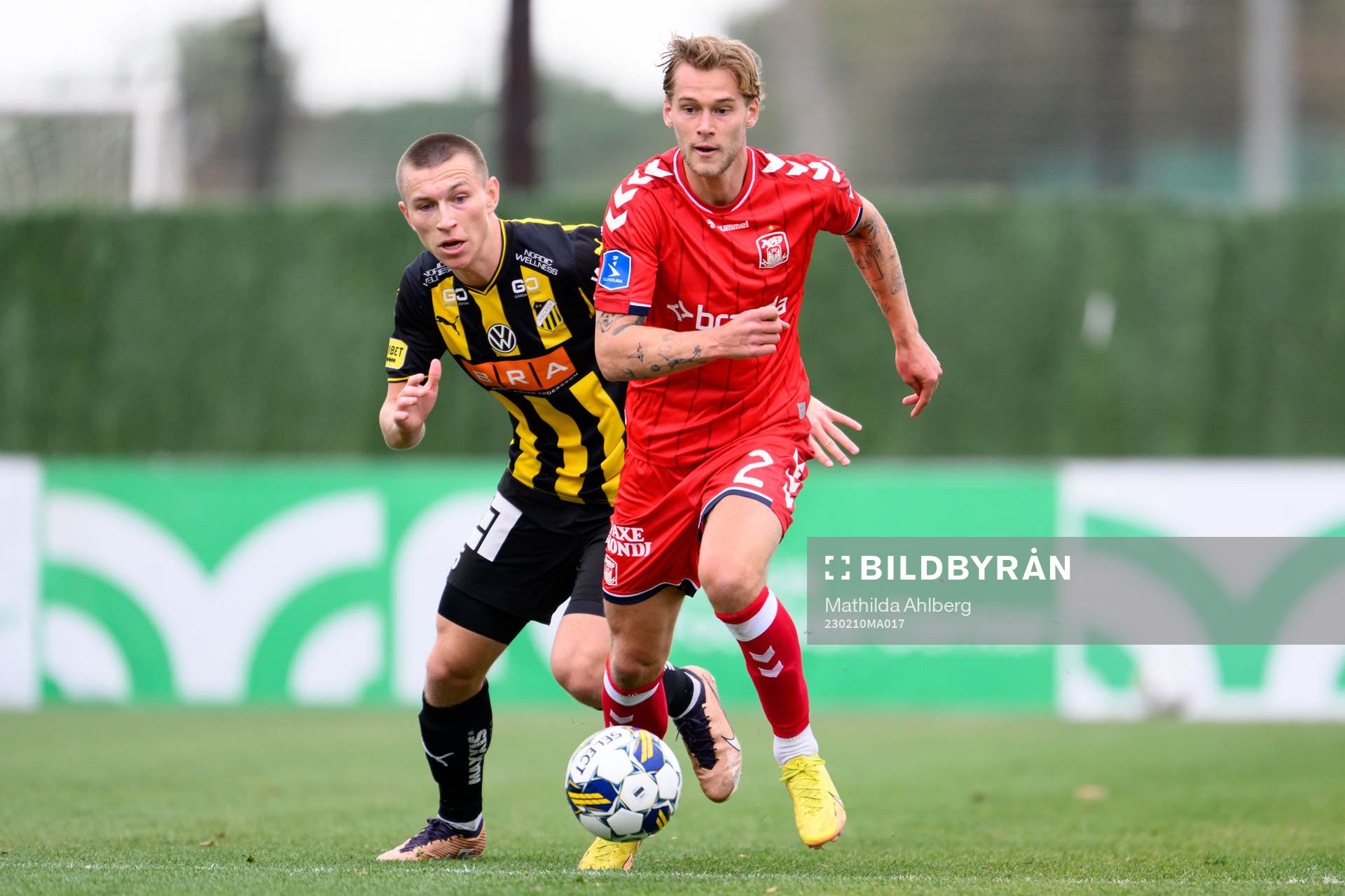 Kristoffer Lund Hansen of Häcken and Felix Beijmo of Aarhus