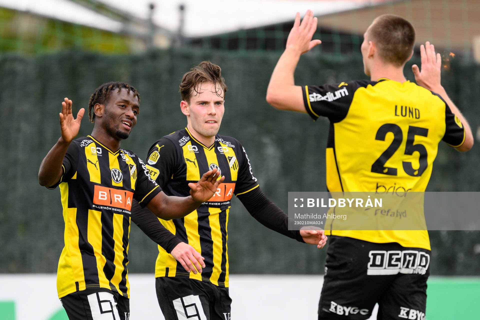 Ibrahim Sadiq and Lars Olden Larsen of Häcken celebrates