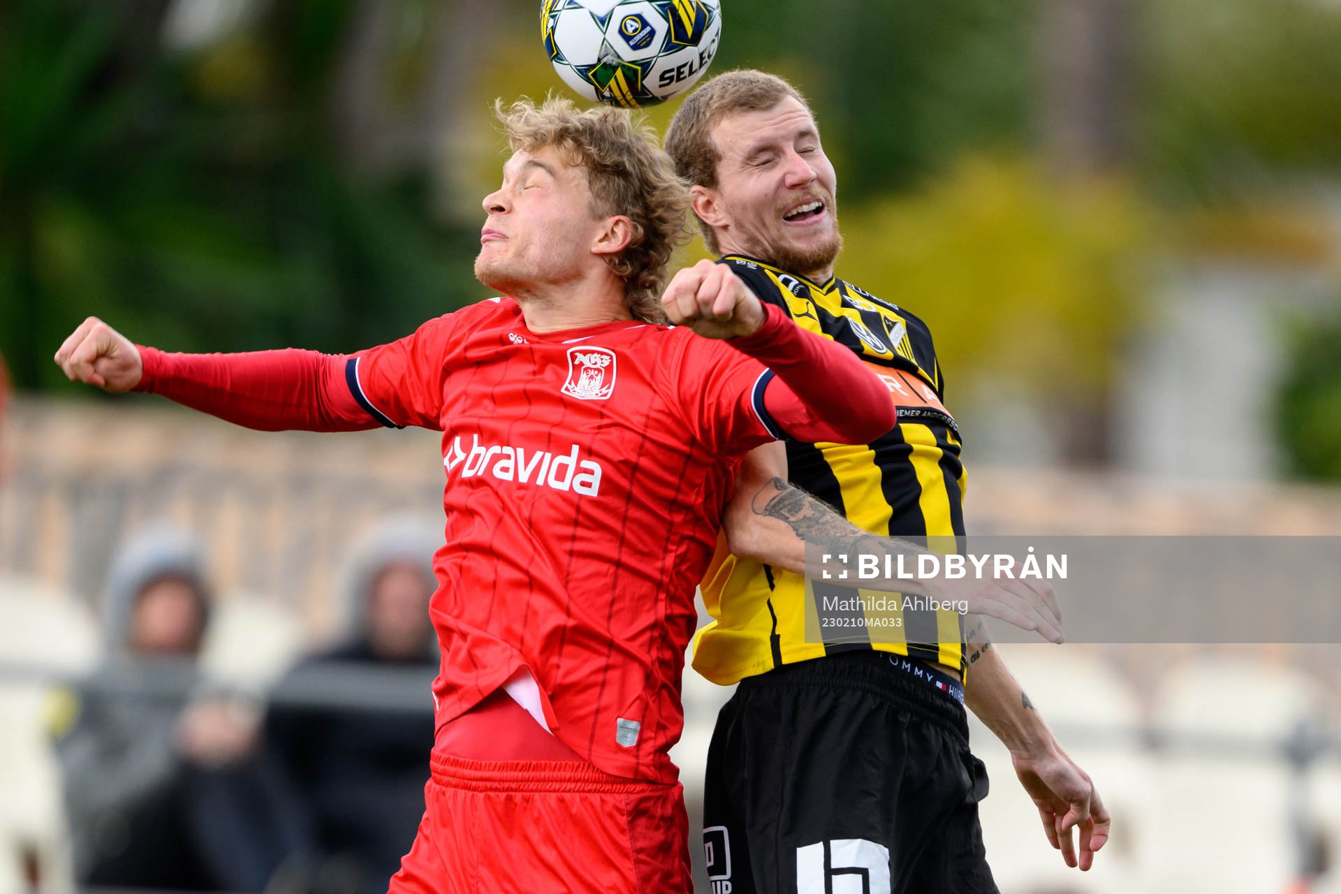 Mads Emil Madsen of Aarhus and Simon Gustafson of Häcken