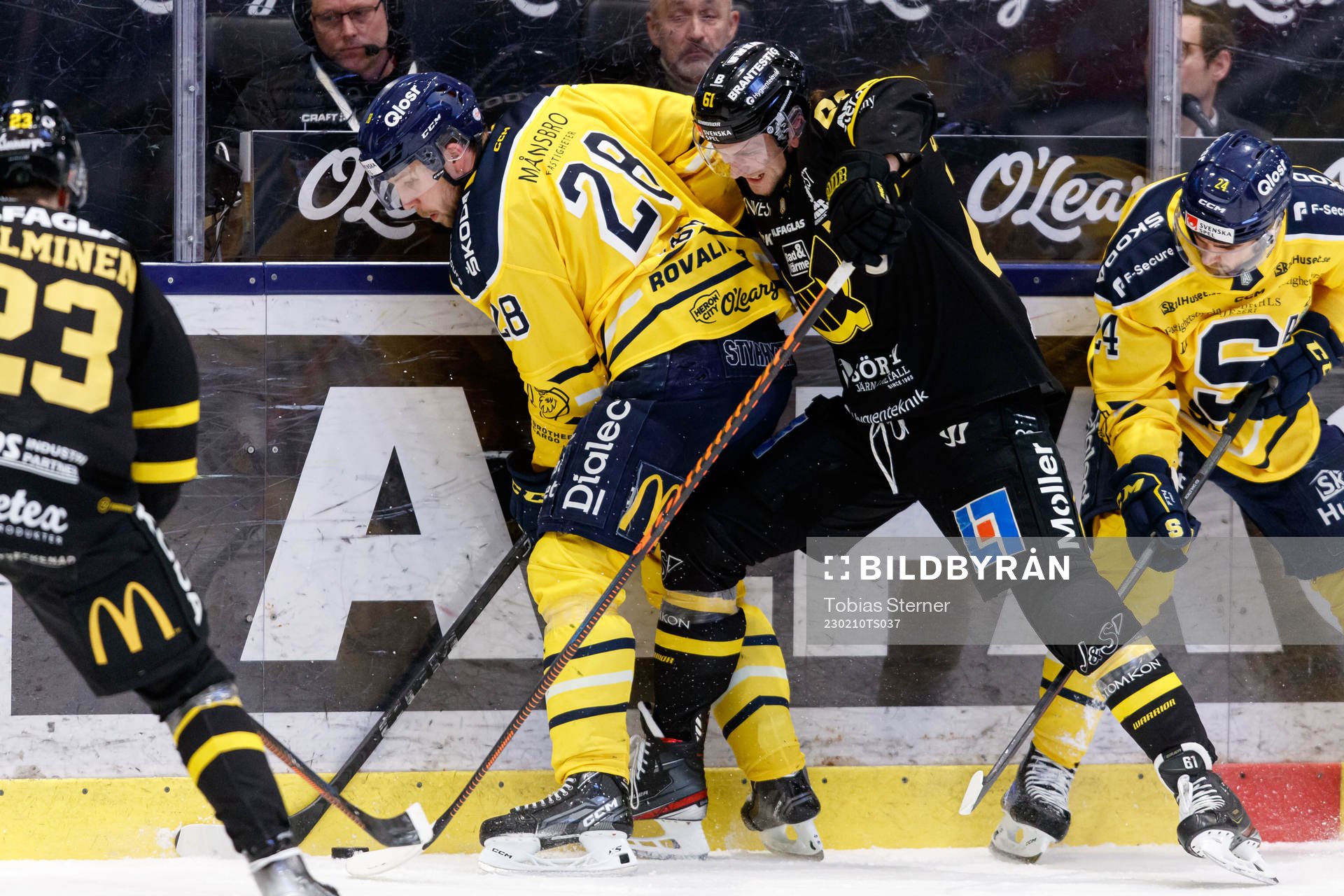 Södertäljes Emil Alba and Västerås Daniel Gunnarsson
