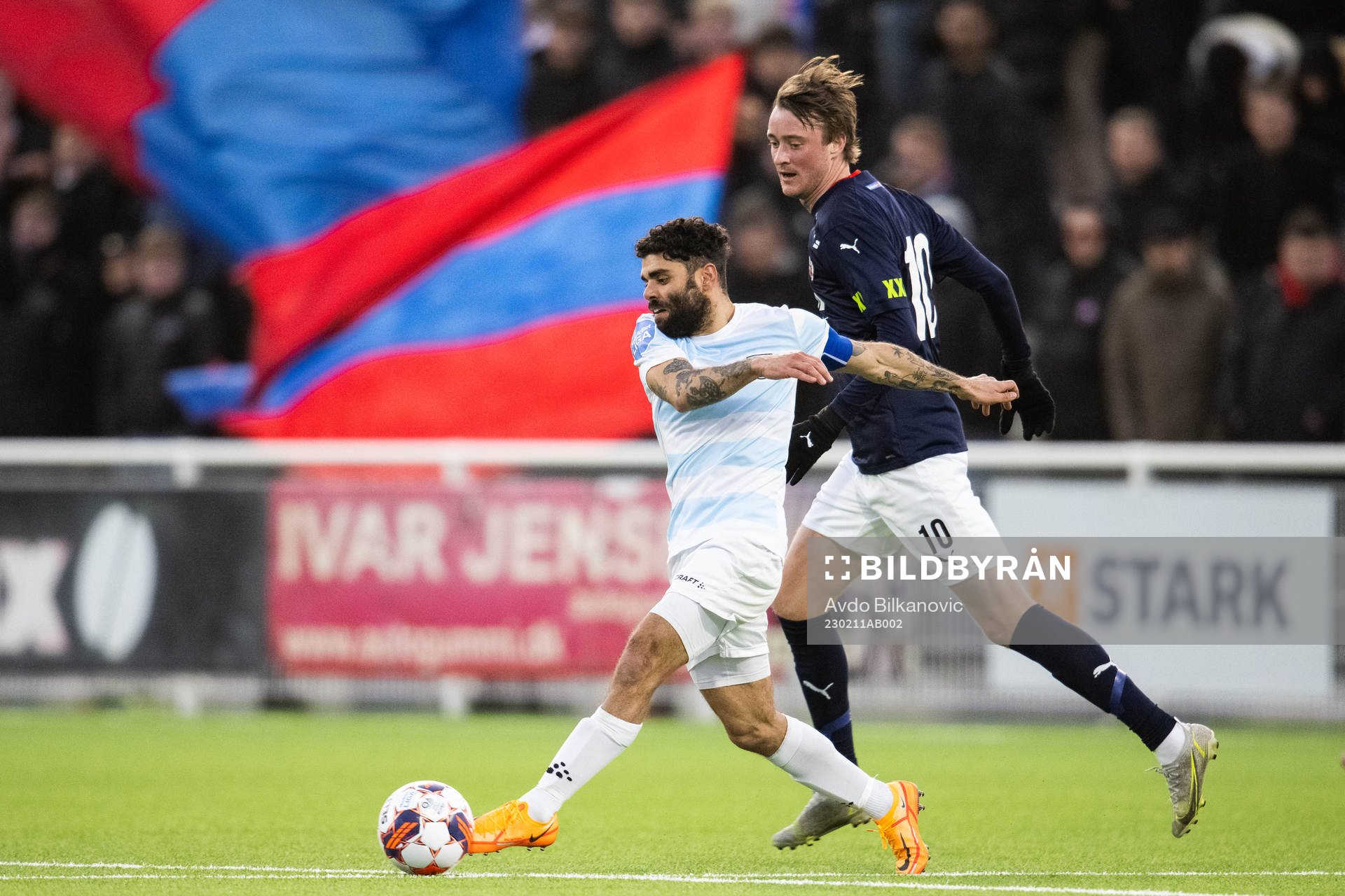 Helsingborgs Rasmus Jönsson och Helsingörs Daniel Norouzi under träningsmatchen mellan Helsingör och Helsingborg den 11 februari 2023 i Helsingör.