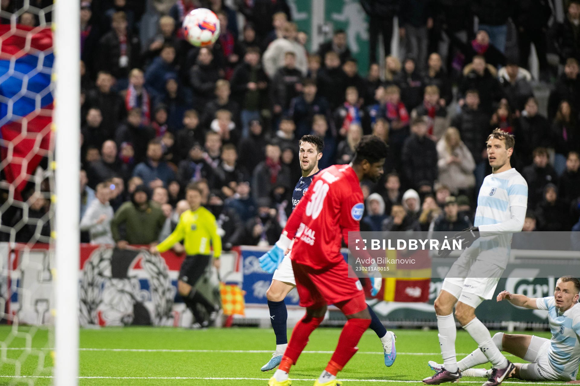 1 målet bakom Helsingörs målvakt Sayouba Mandé