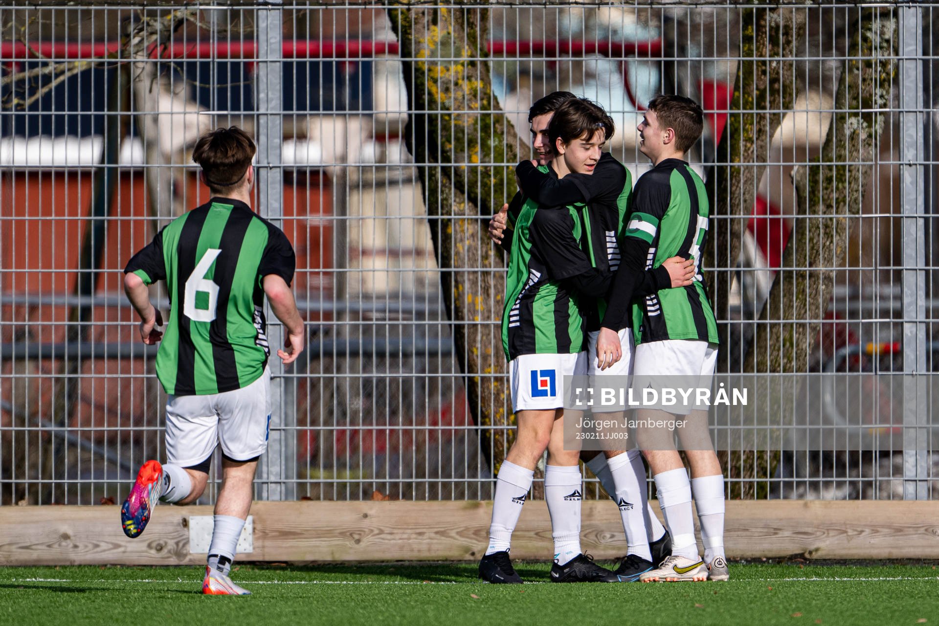 Gais spelare jublar
