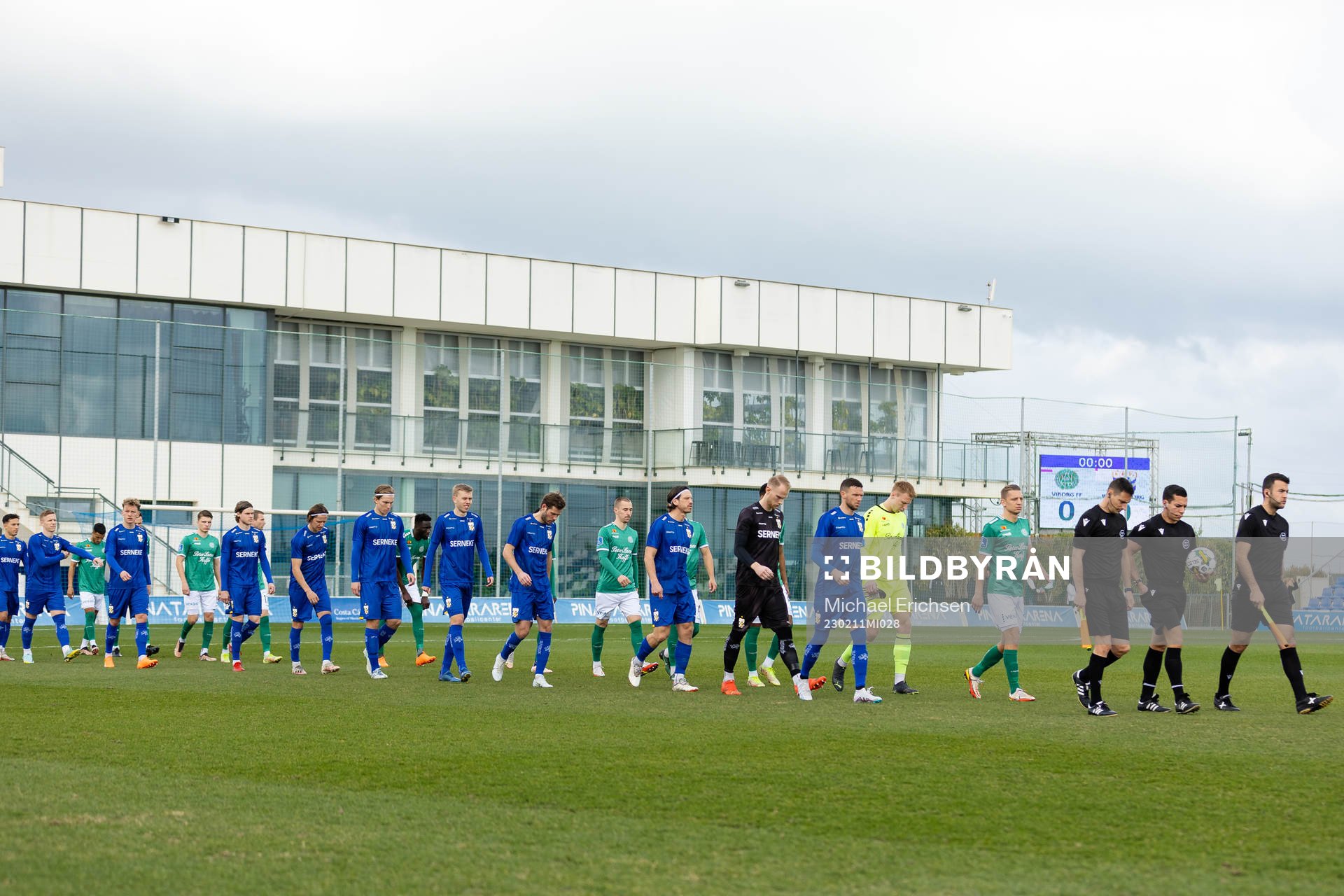 Lagen på väg ut på planen innan träningsmatchen i fotboll mellan IFK Göteborg och Viborg den 11 februari 2023 i San Pedro del Pinatar.