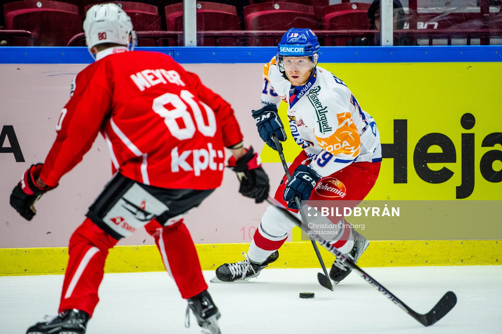 Oscar Flynn of Czech Republic and Dario Mayer of Switzerland