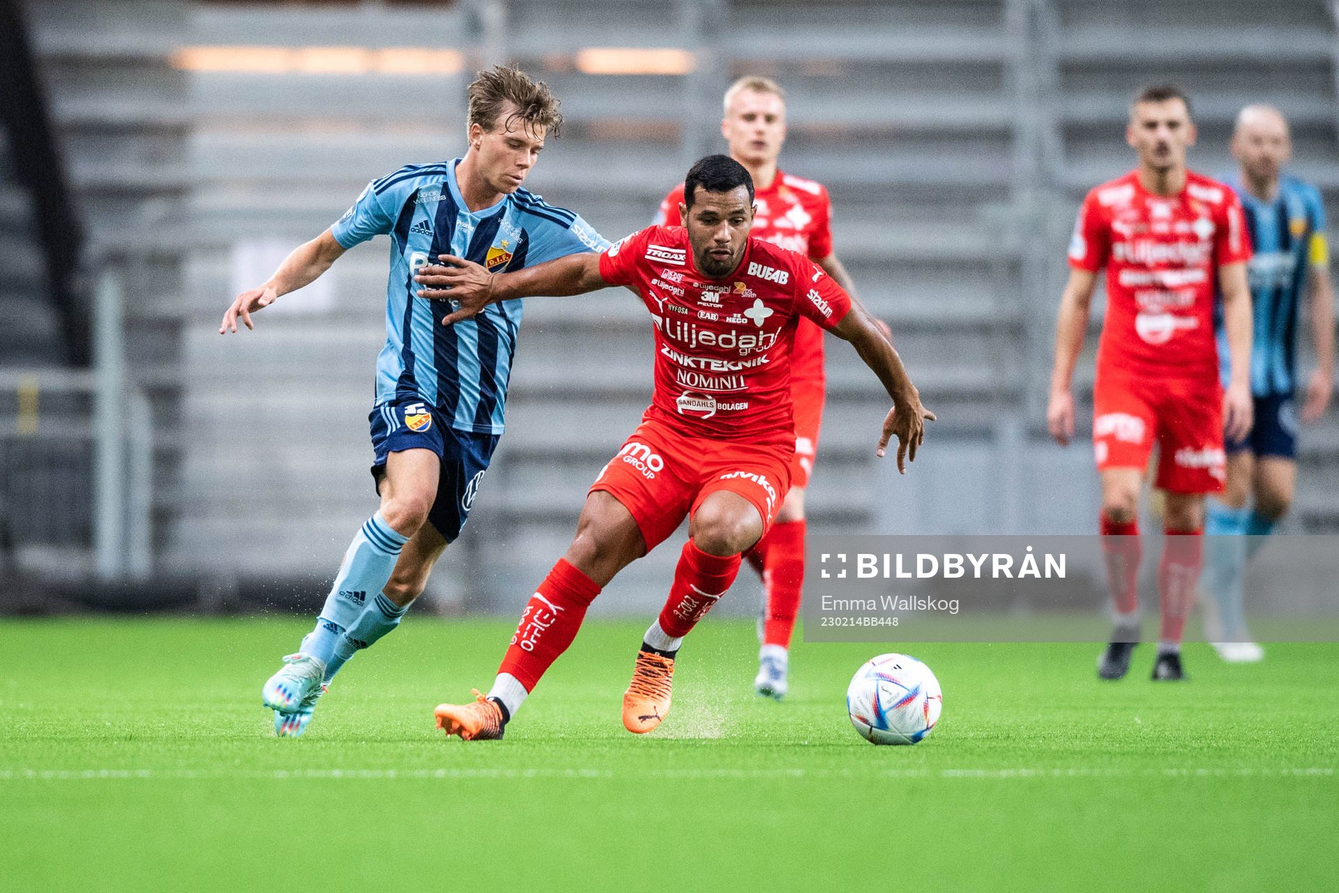 Djurgårdens Wilmer Odefalk och Värnamos Wenderson