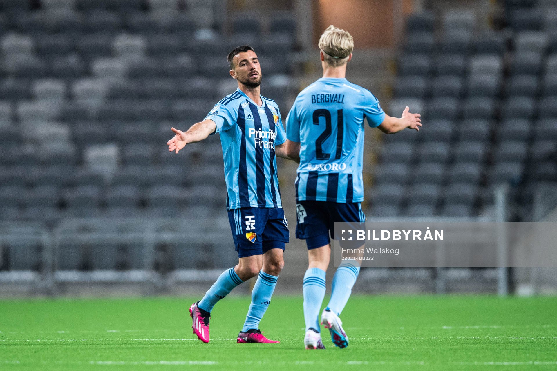 Djurgårdens Carlos Moros Gracia jublar med Lucas Bergvall