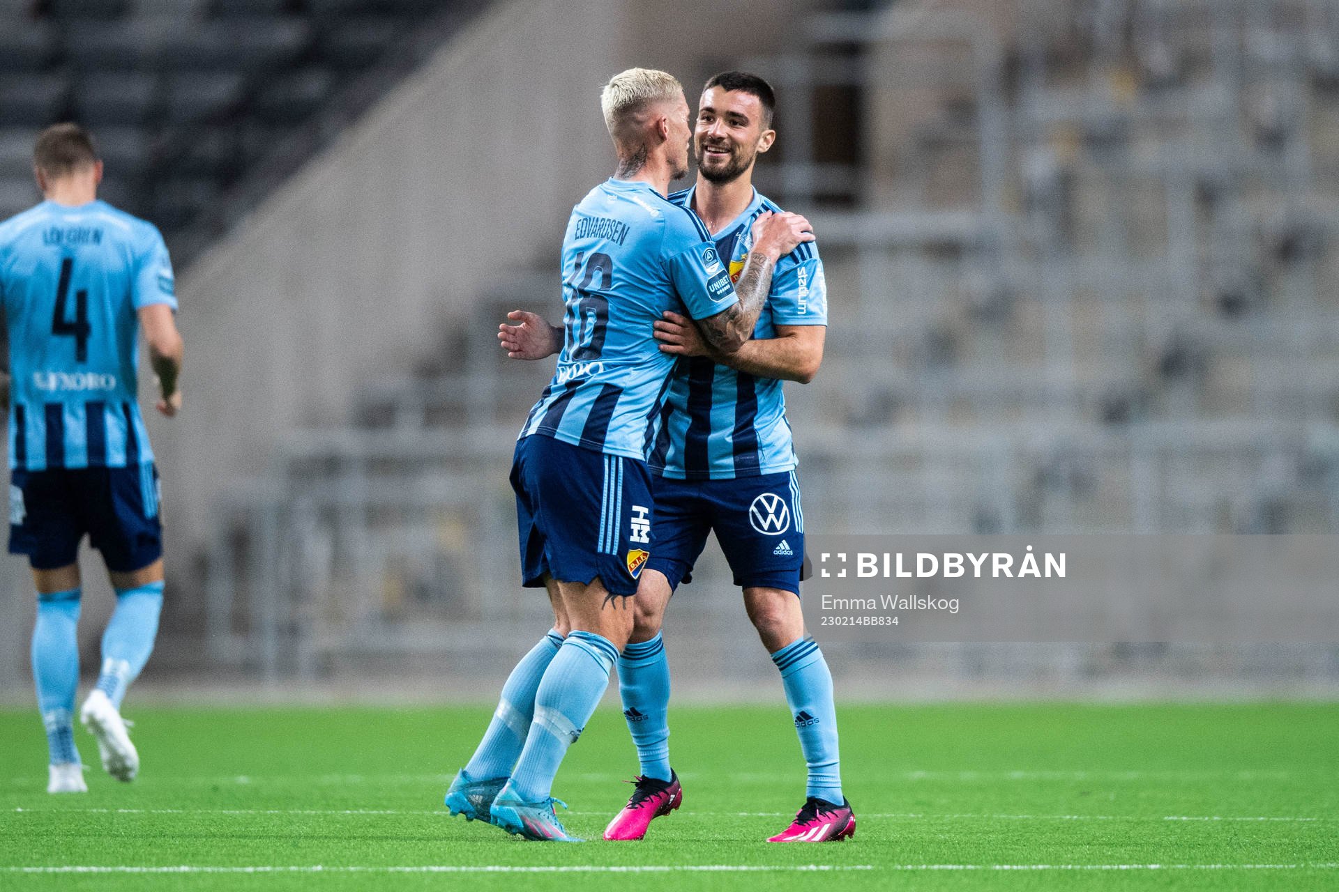 Djurgårdens Carlos Moros Gracia jublar med Victor Edvardsen