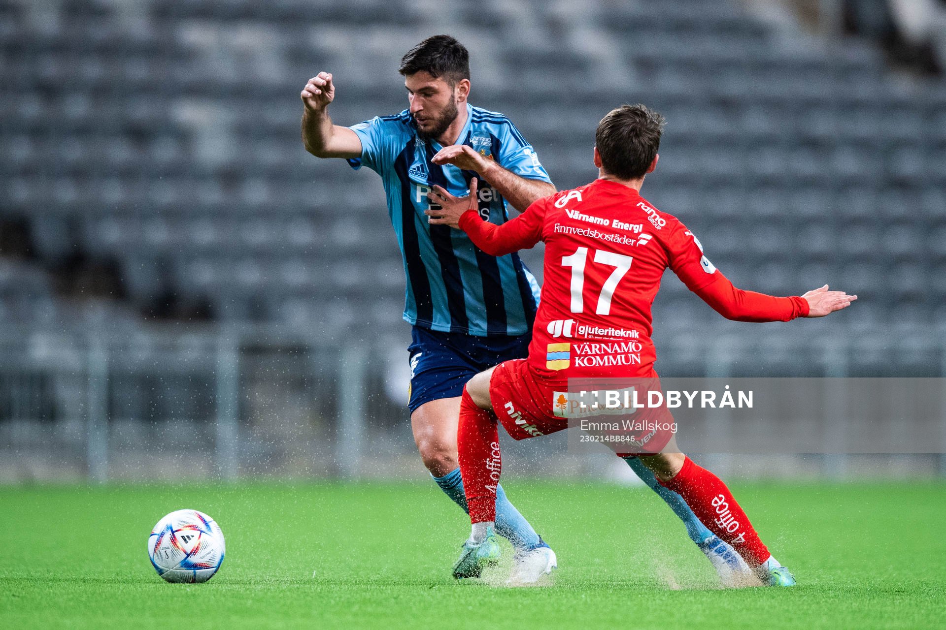Djurgårdens Besard Sabovic och Värnamos Jesper Dickman under träningsmatchen i fotboll mellan Djurgården och Värnamo den 14 februari 2023 i Stockholm.