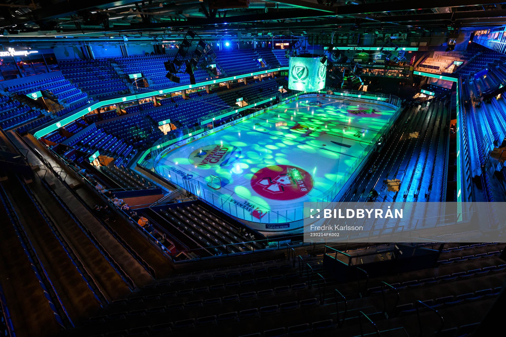 Bild över isen i Löfbergs Arena