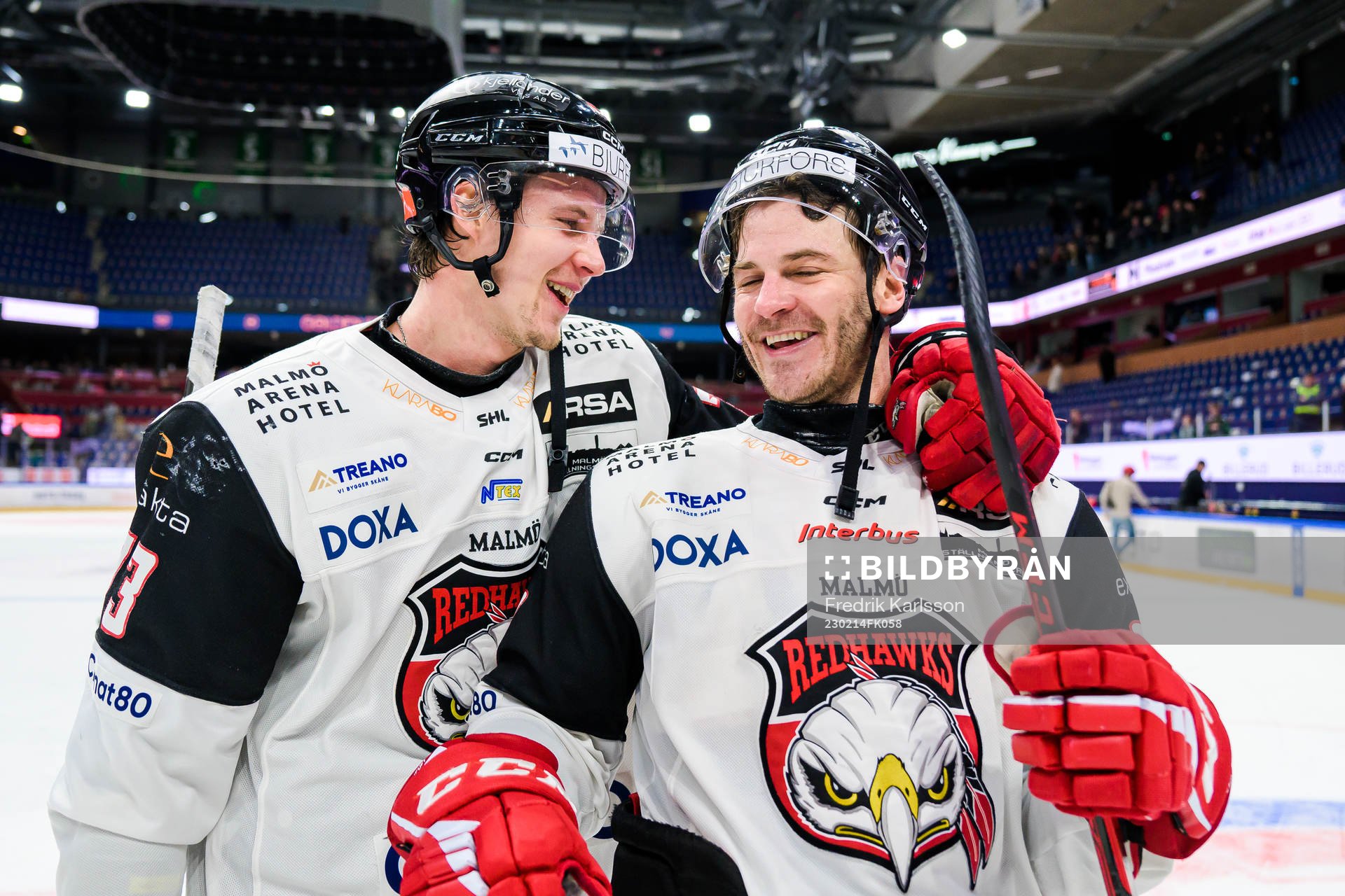 Malmö Redhawks Adam Ollas Mattsson och Lance Bouma jublar