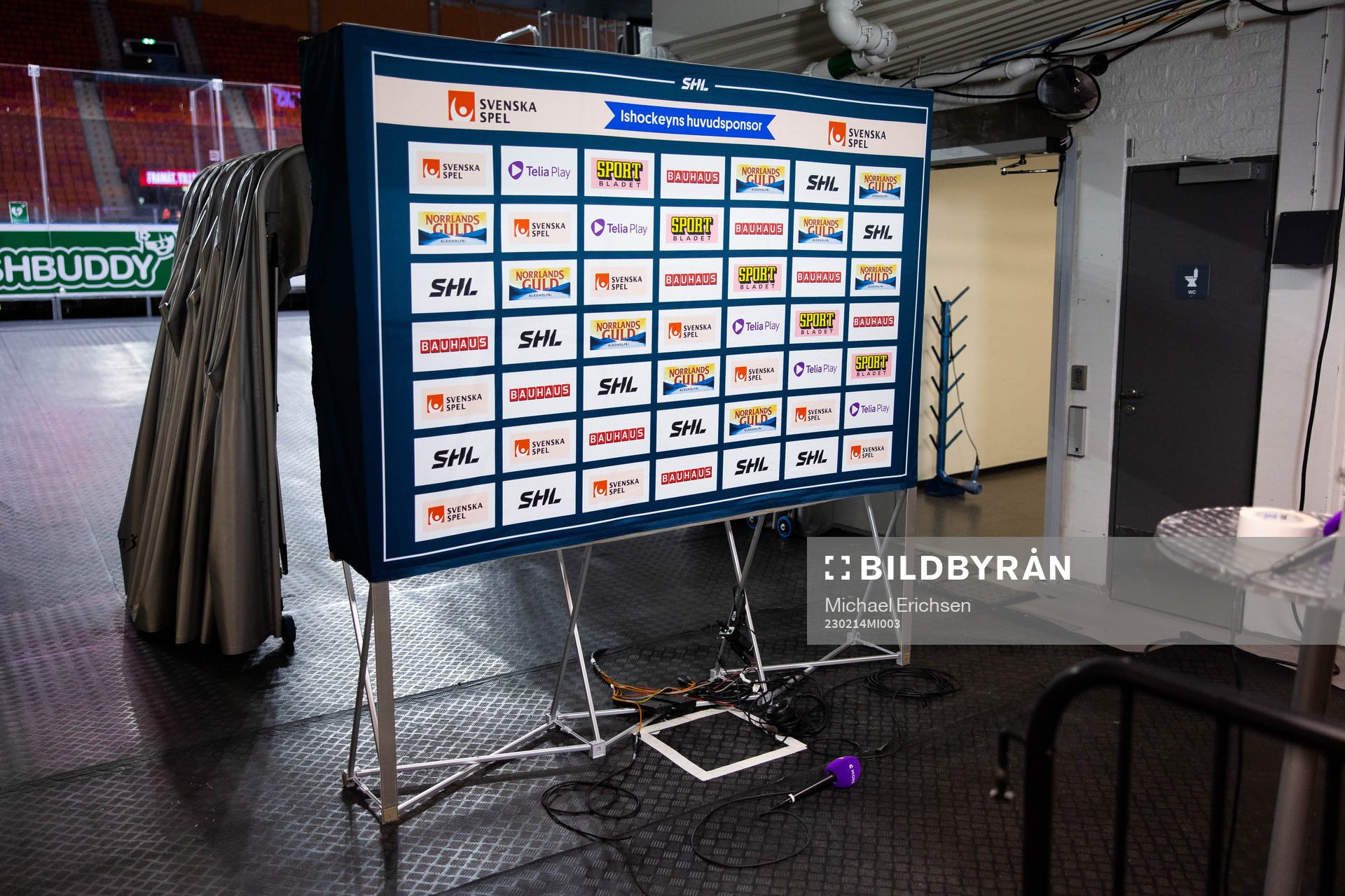 Partnerväggen i mixed zone innan ishockeymatchen i SHL