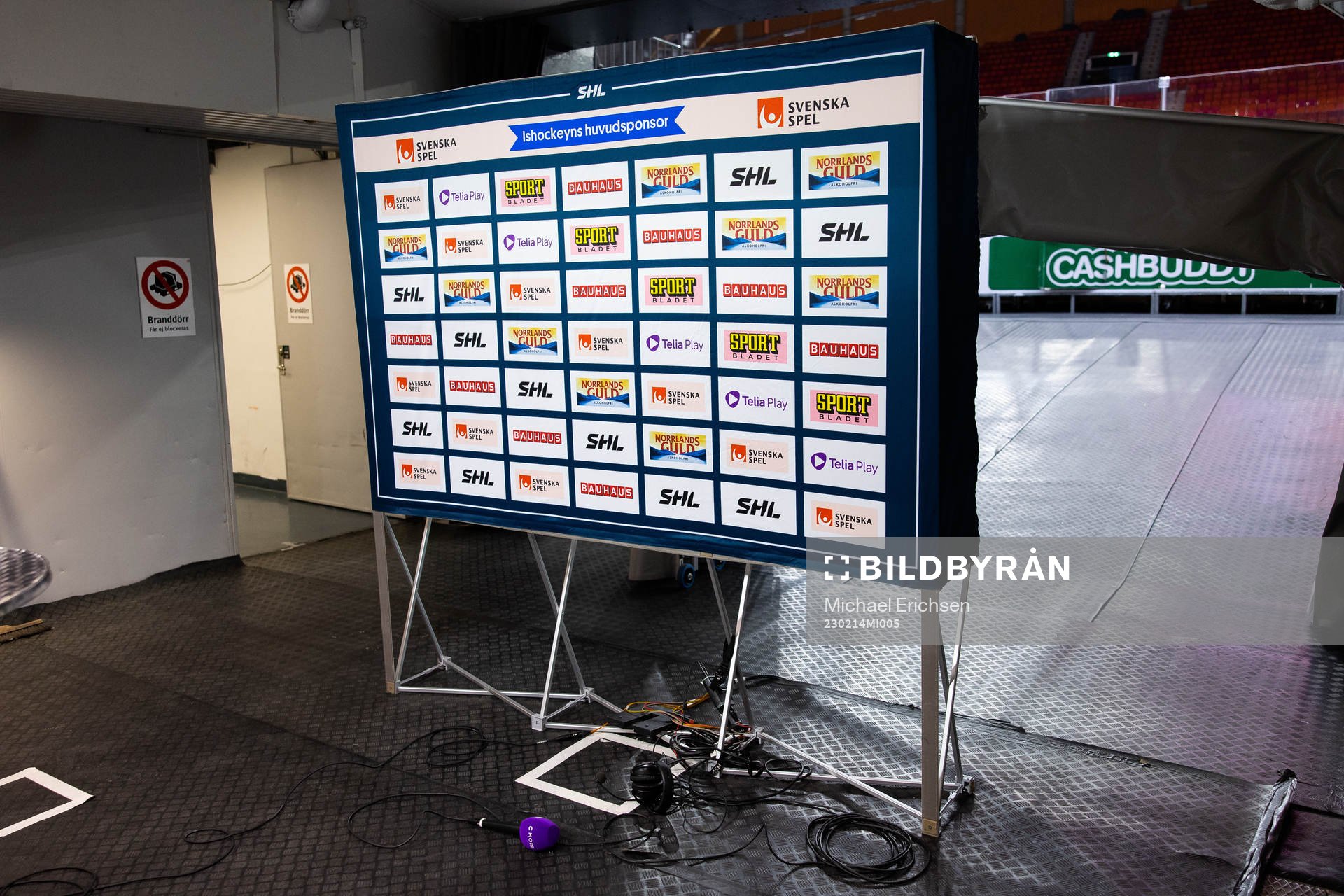 Partnerväggen i mixed zone innan ishockeymatchen i SHL